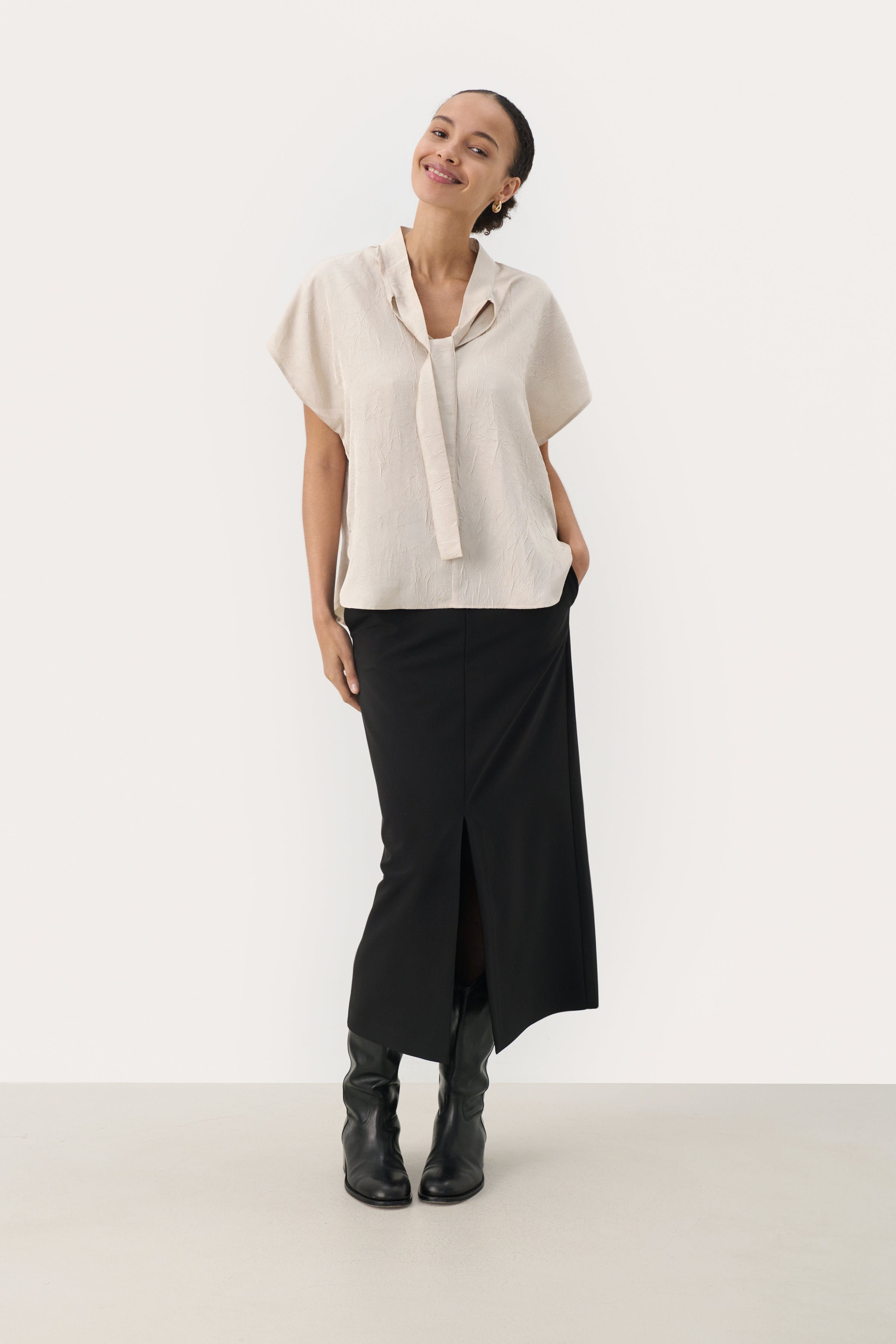 EstefaniaPW Short-sleeved blouse with a bow LOOKBOOK FRONT 30308490-130400