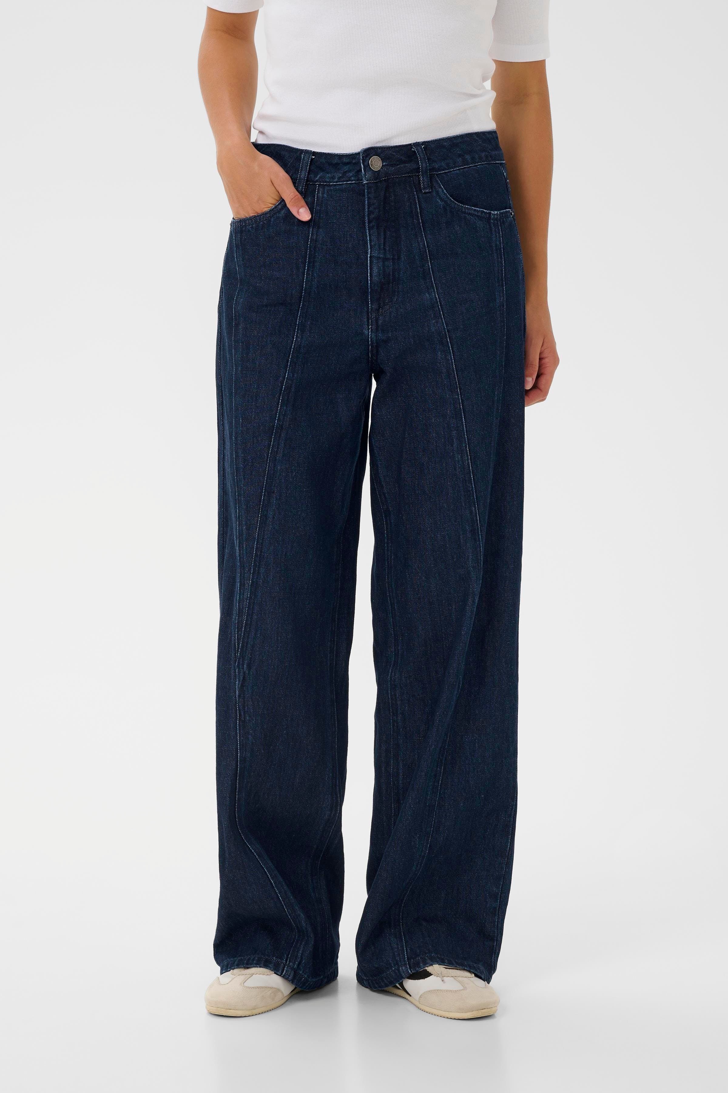 KAeloise Jeans LOOKBOOK FRONT 10510617-108254