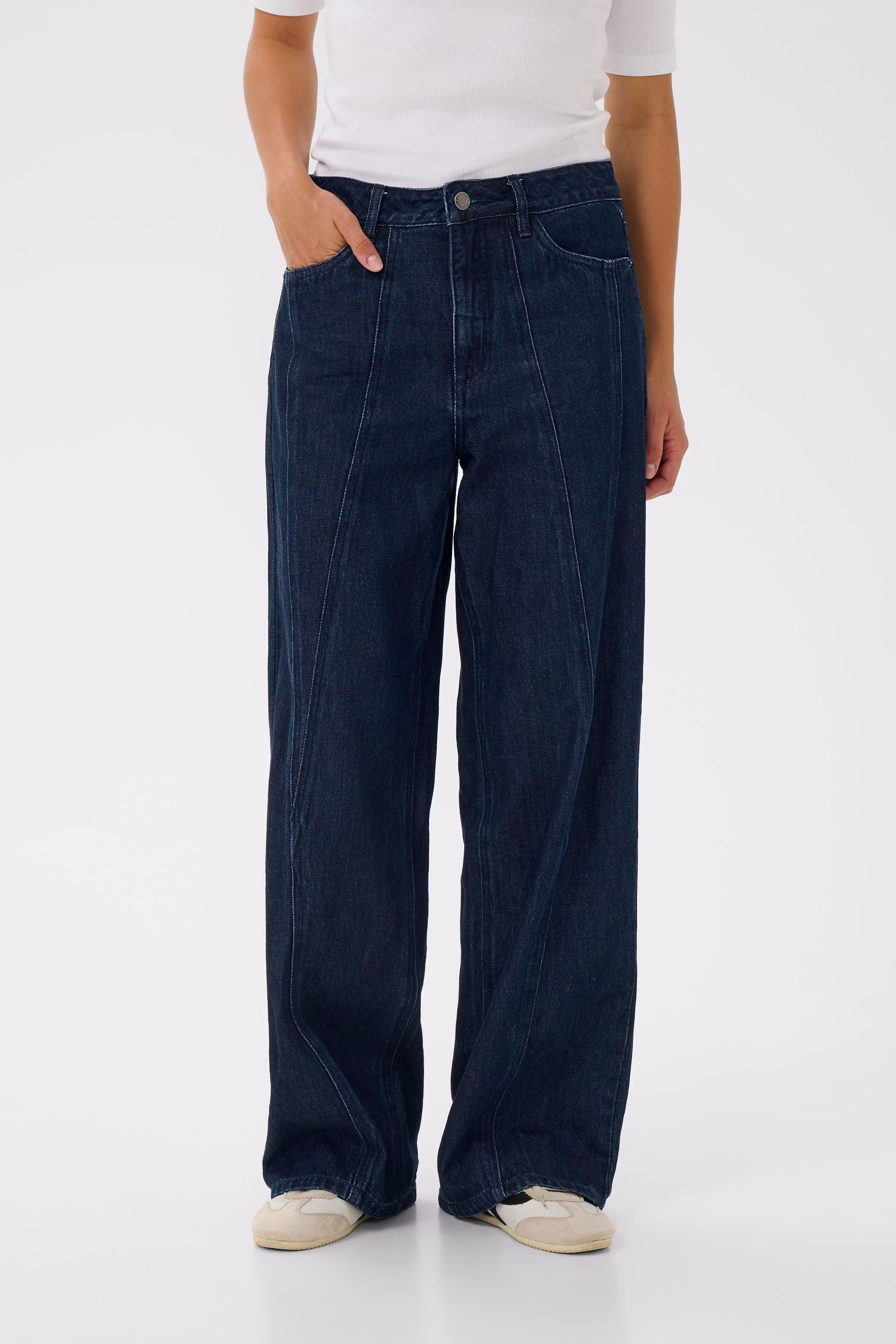 KAeloise Jeans LOOKBOOK FRONT 10510617-108254