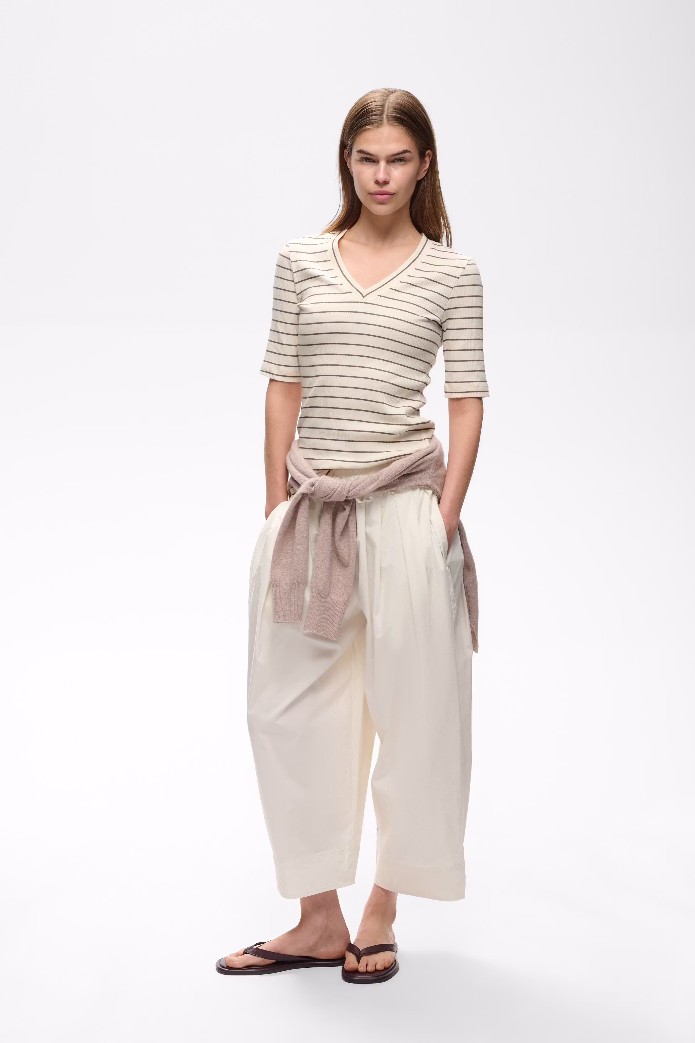 DagnaIW Striped V T-shirt LOOKBOOK FRONT 30107270-305171