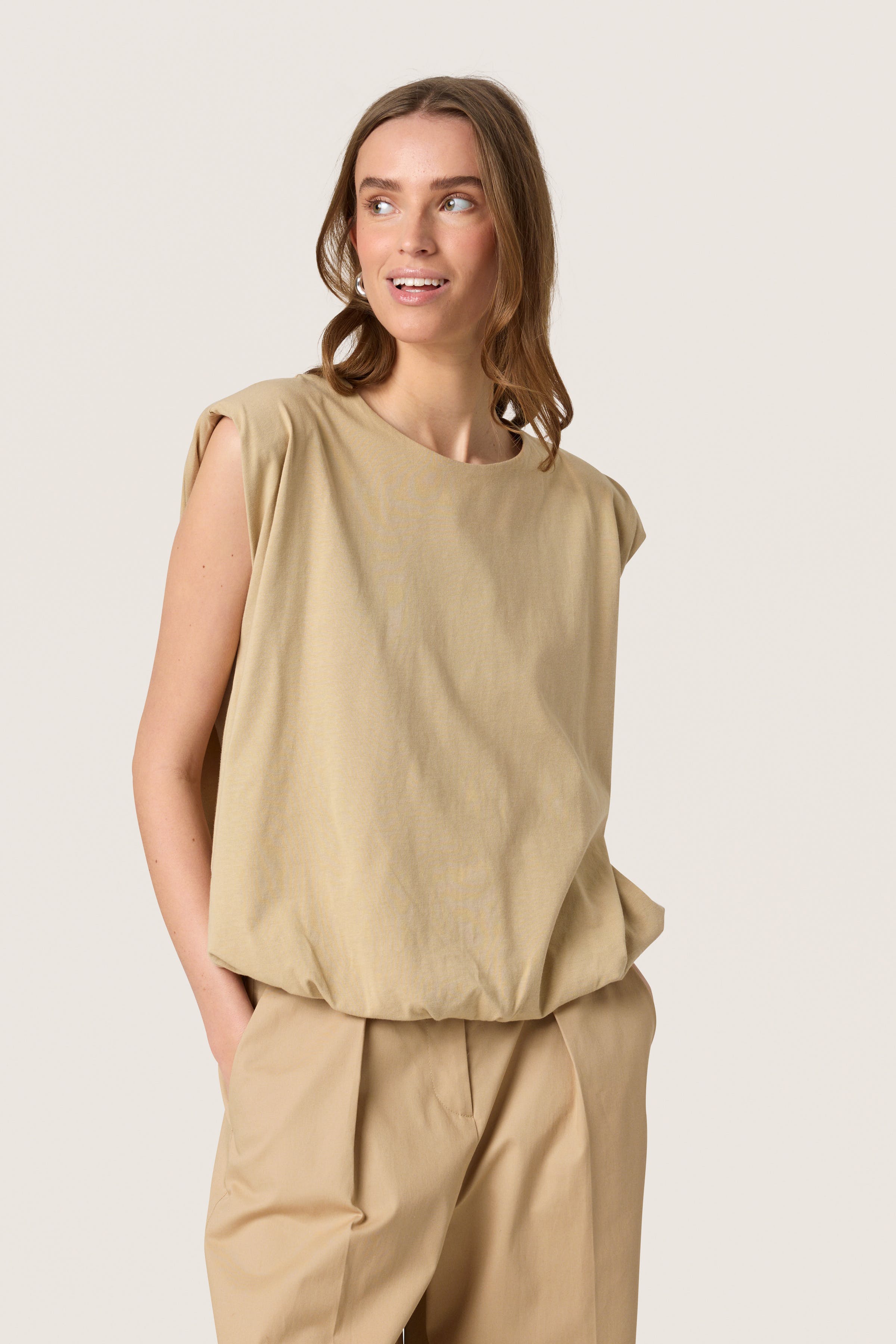 SLJina Top LOOKBOOK FRONT 30408300-151114