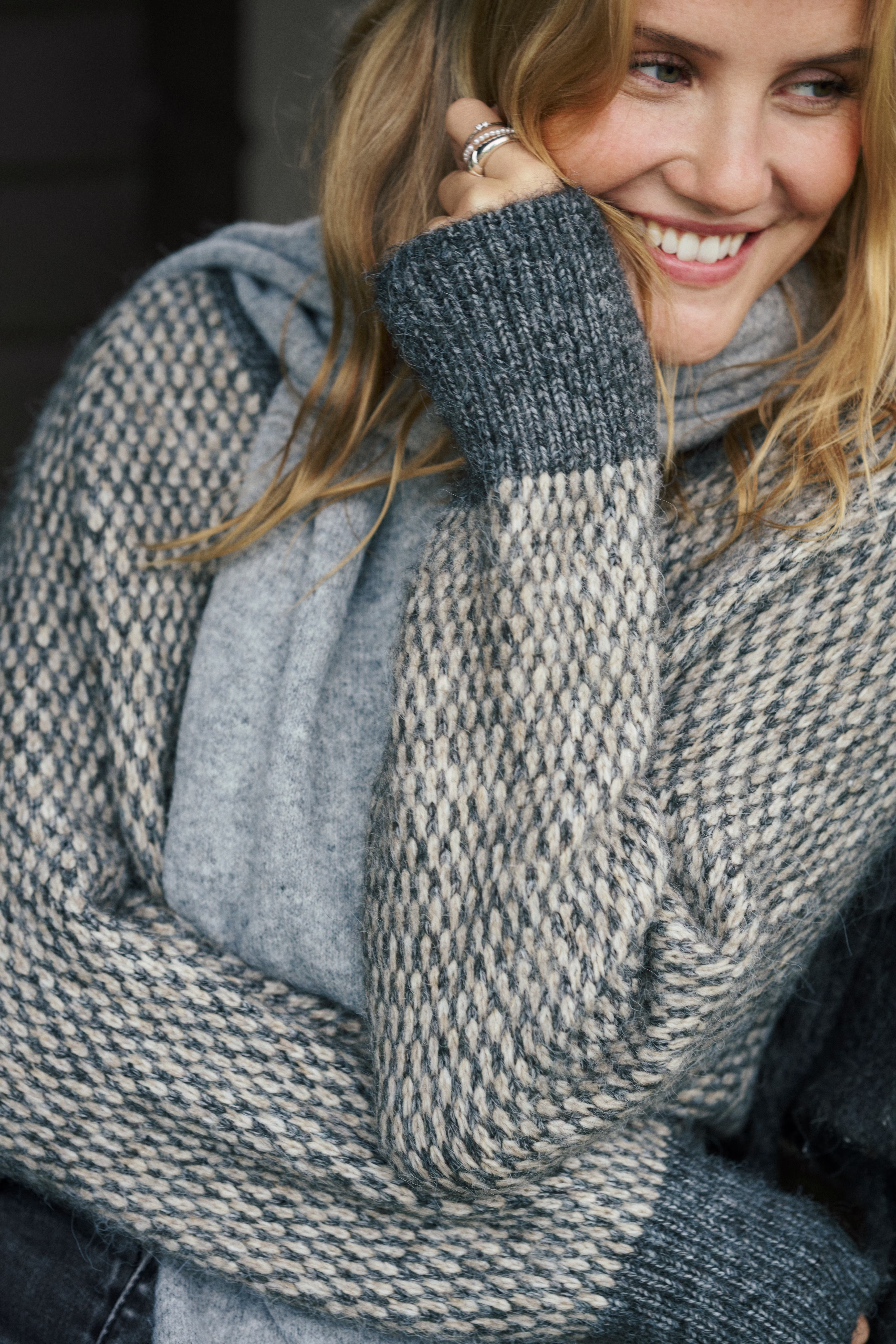 KAmelinda Pullover LOCATION NONE 10510449-108122