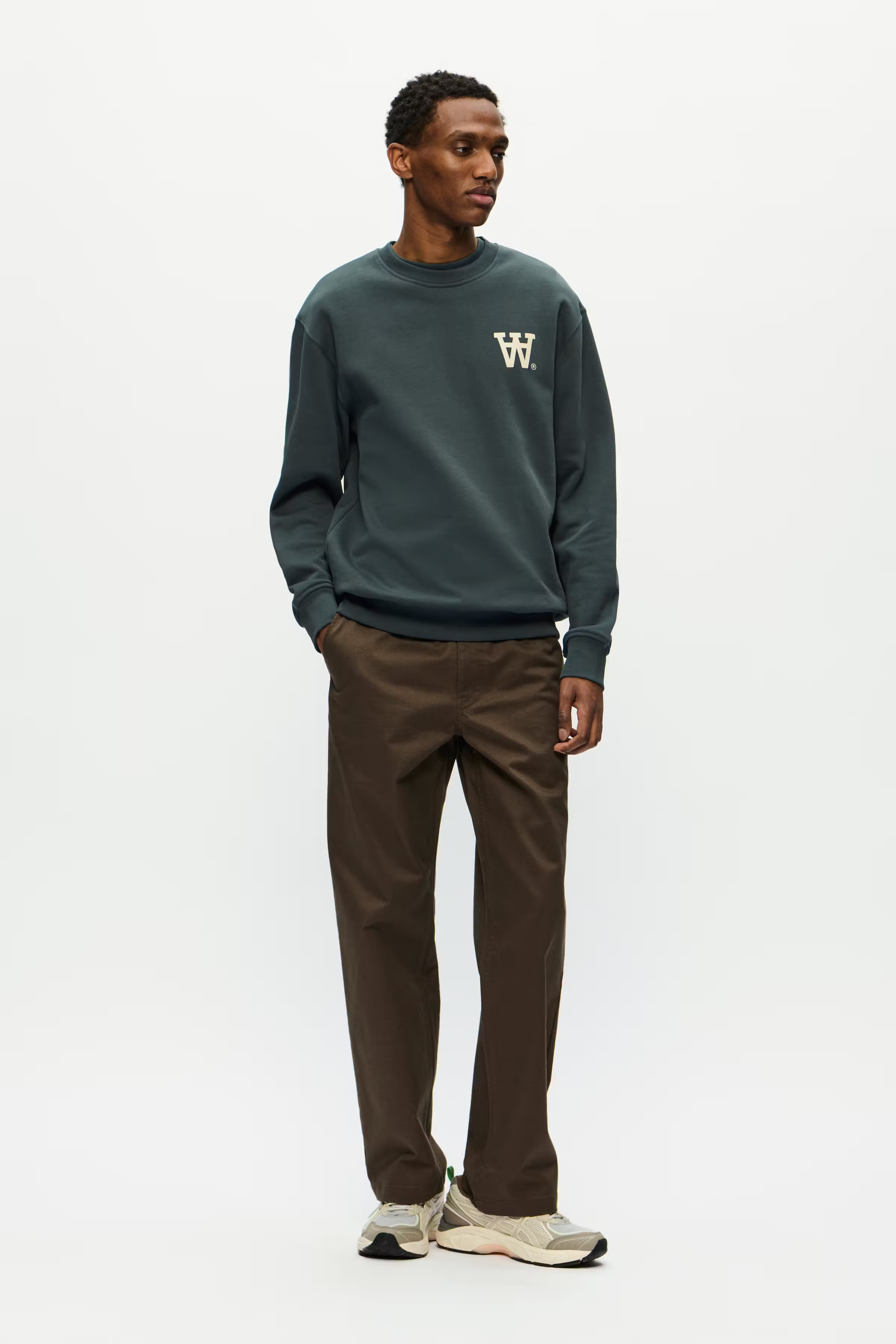 WWNoel Sweatshirt LOOKBOOK FRONT 30250163-194906