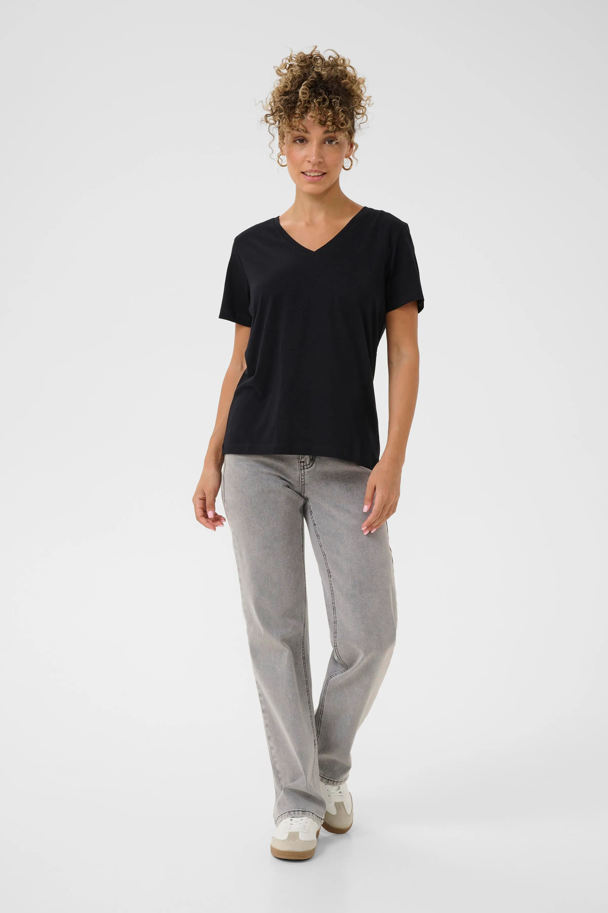 CRnaia v-neck T-shirt

 LOOKBOOK FRONT 10604508-61907