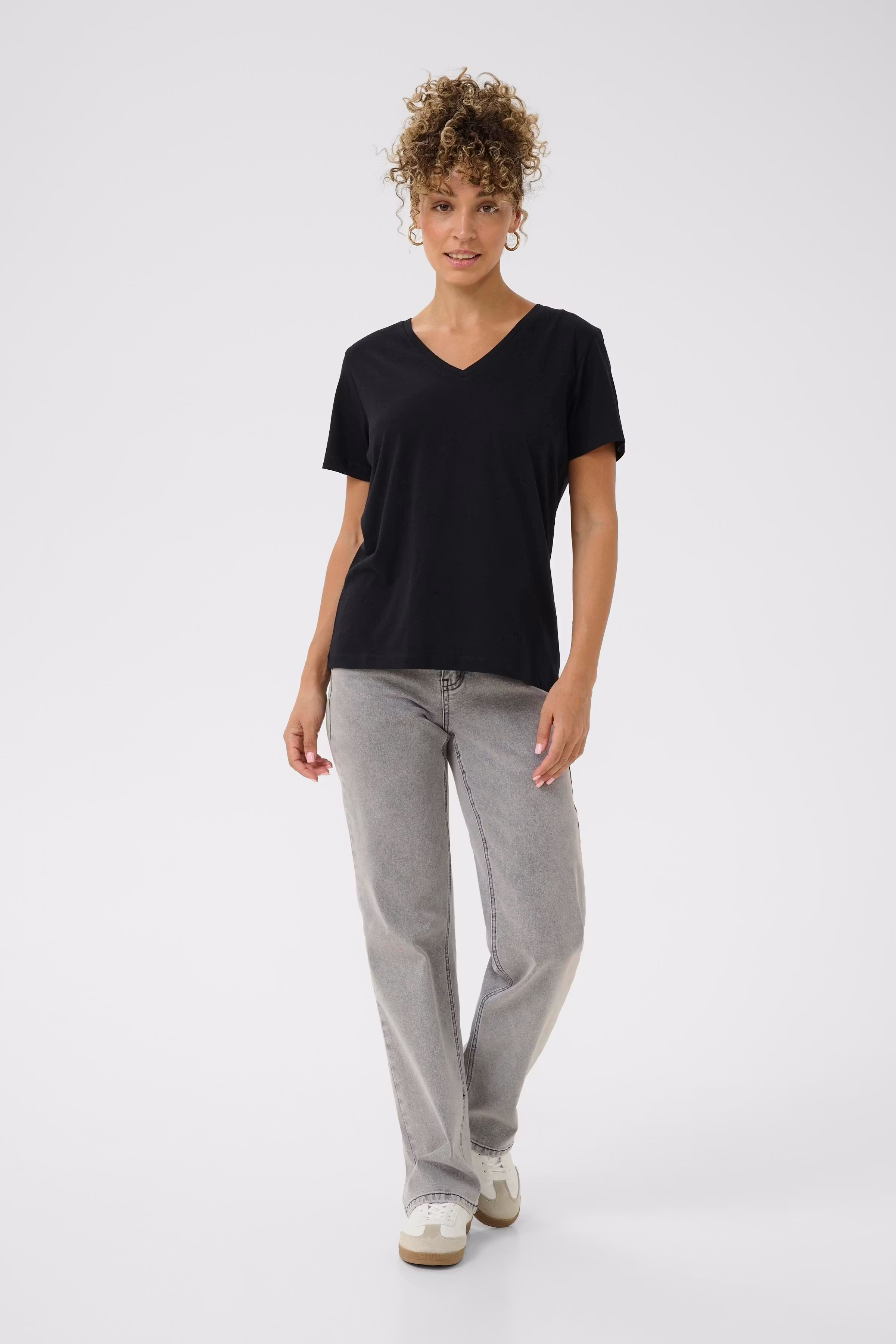 CRnaia v-neck T-shirt

 LOOKBOOK FRONT 10604508-61907