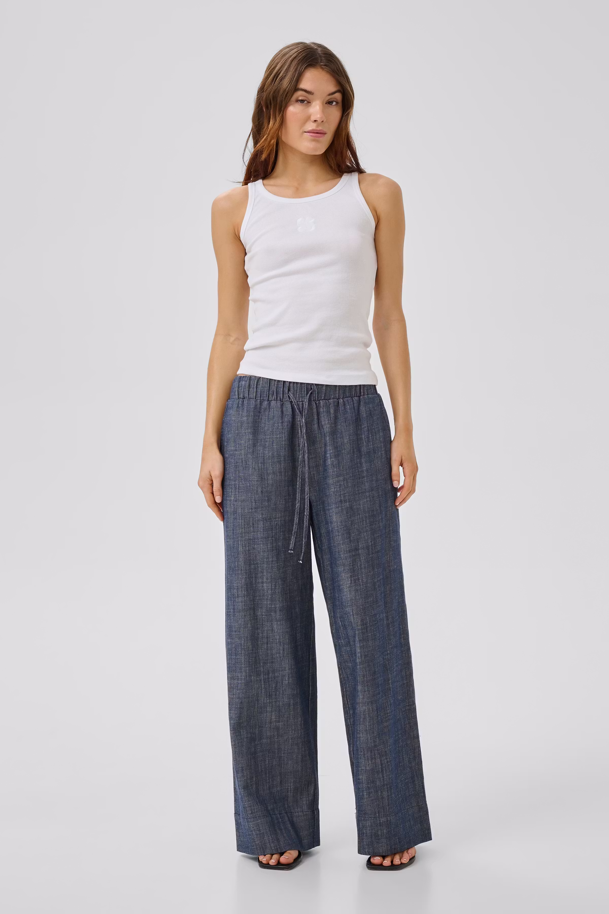 MWDazzie Trousers LOOKBOOK FRONT 10705611-100061