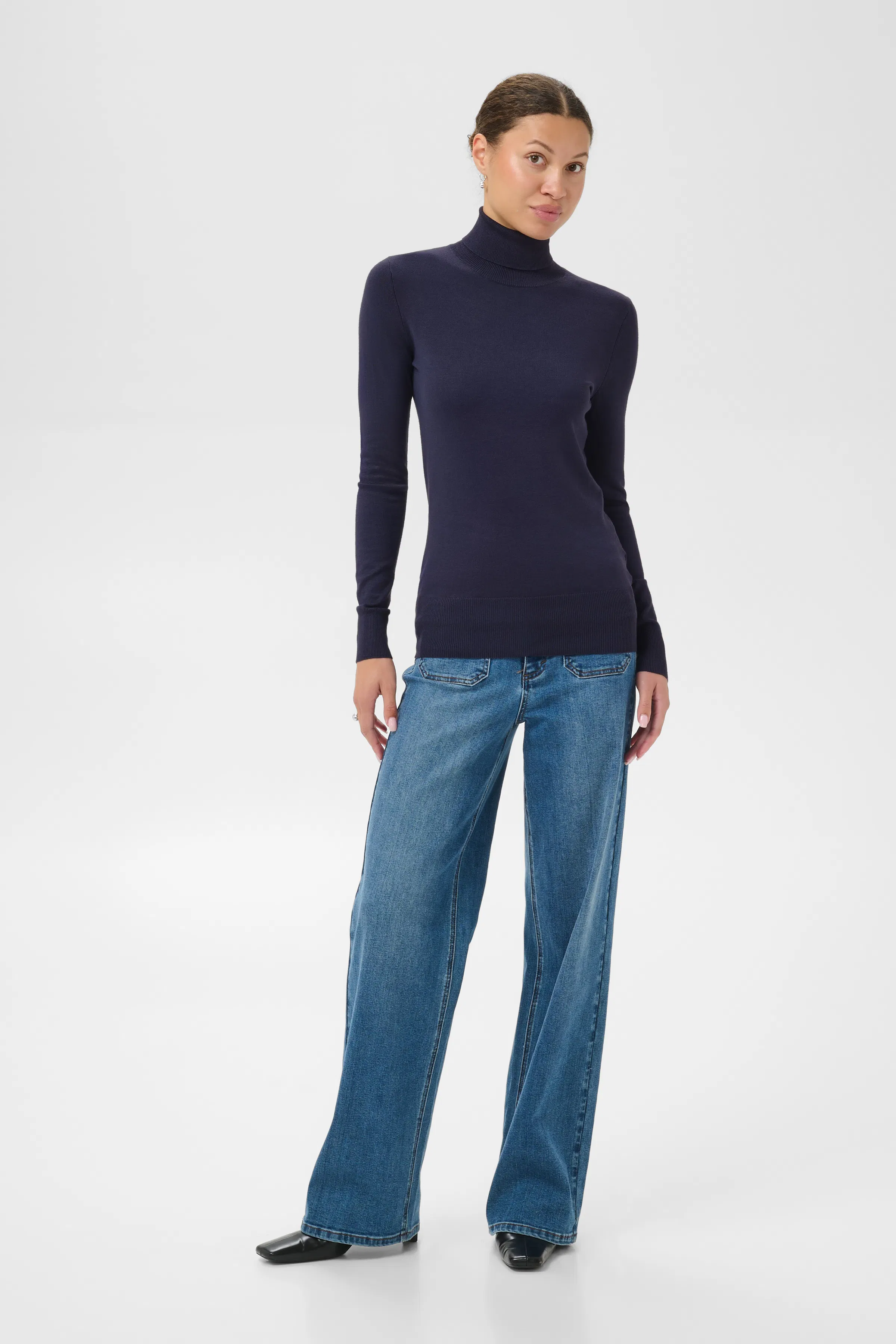 Astrid Pullover LOOKBOOK FRONT 500023-193927