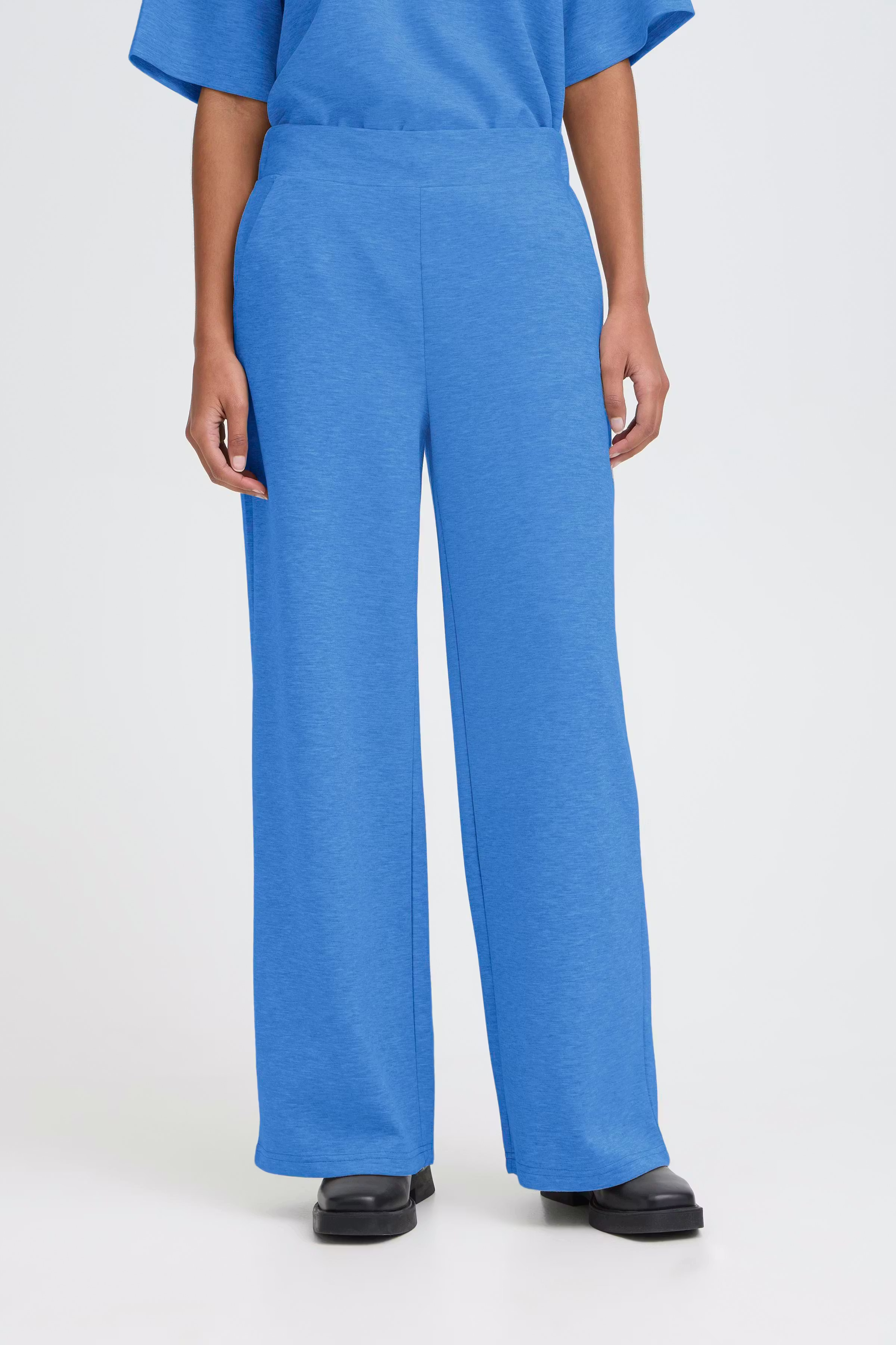 IHKATE Bukser LOOKBOOK FRONT 20125122-184048