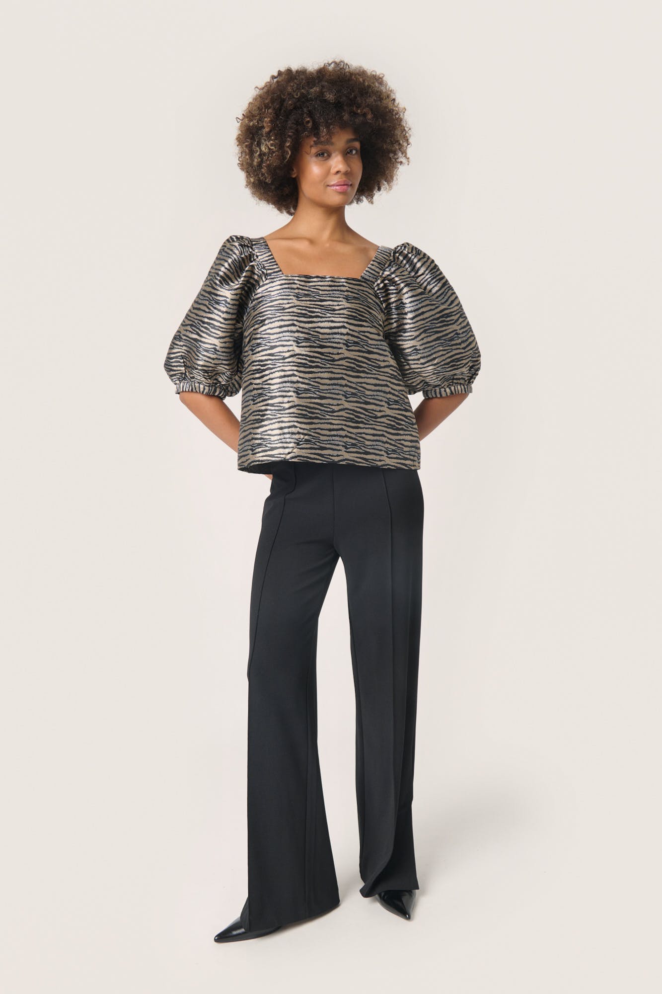 SLElowen Bluse LOOKBOOK FRONT 30408146-302585