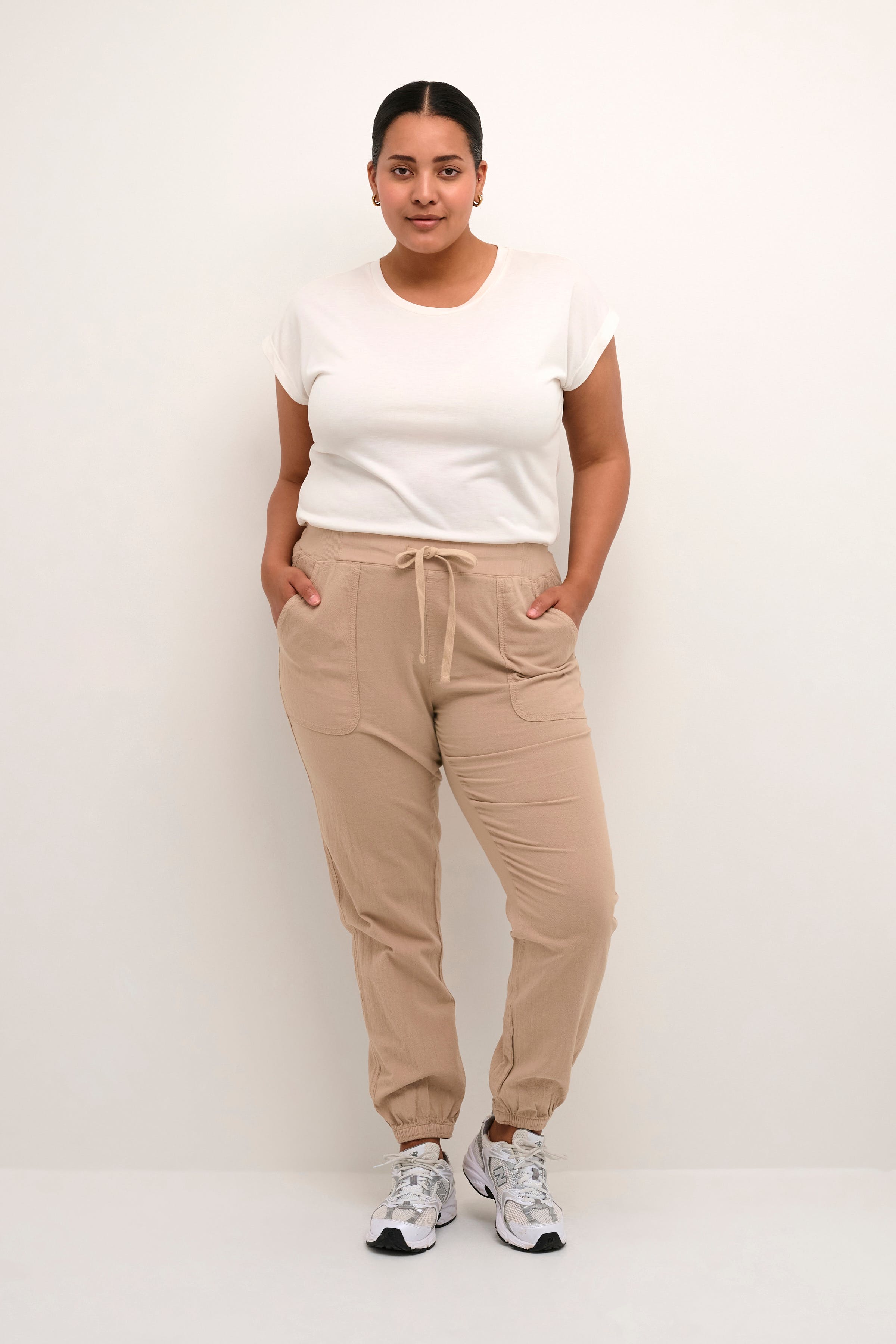 KCnana Trousers LOOKBOOK FRONT 10581492-101239