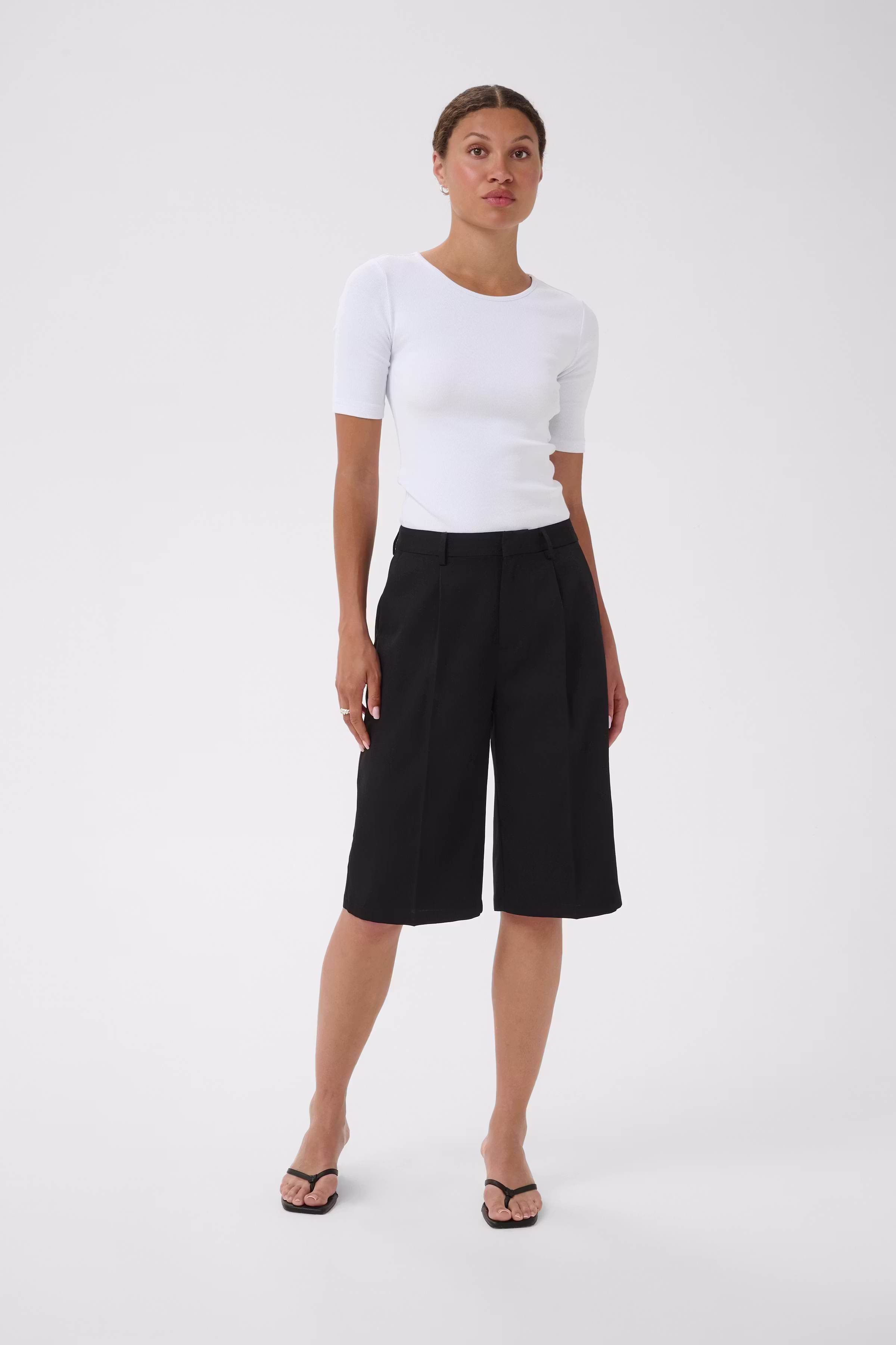 KAjulie Shorts LOOKBOOK FRONT 10513132-106480