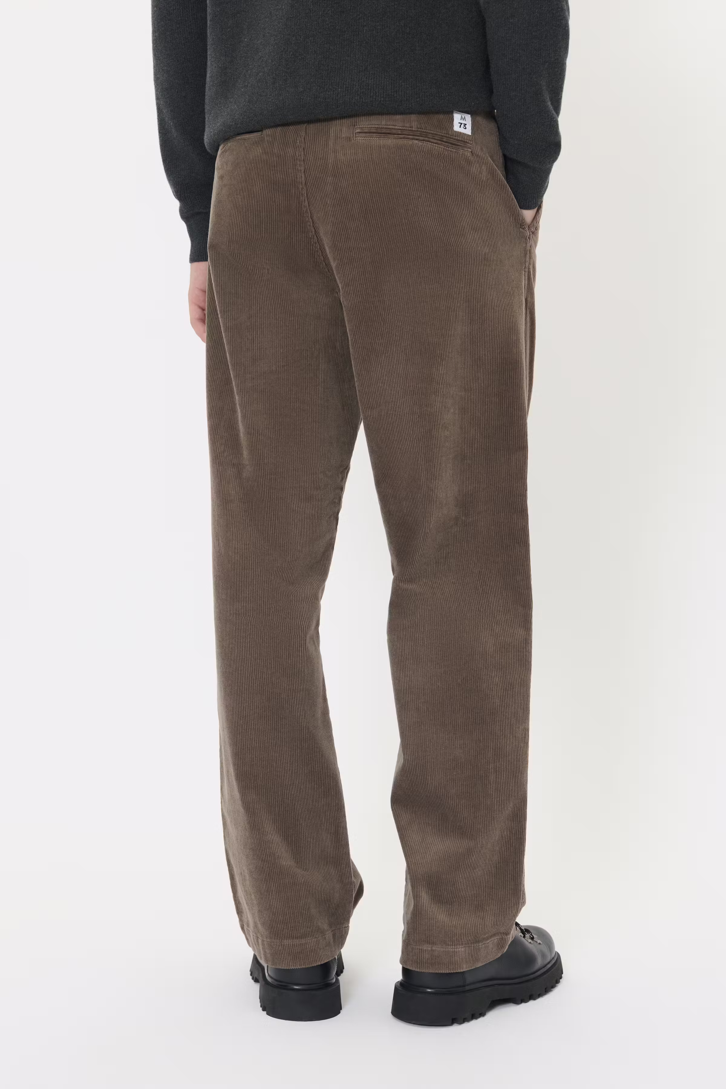 MAChino Hose LOOKBOOK BACK 30208863-190808