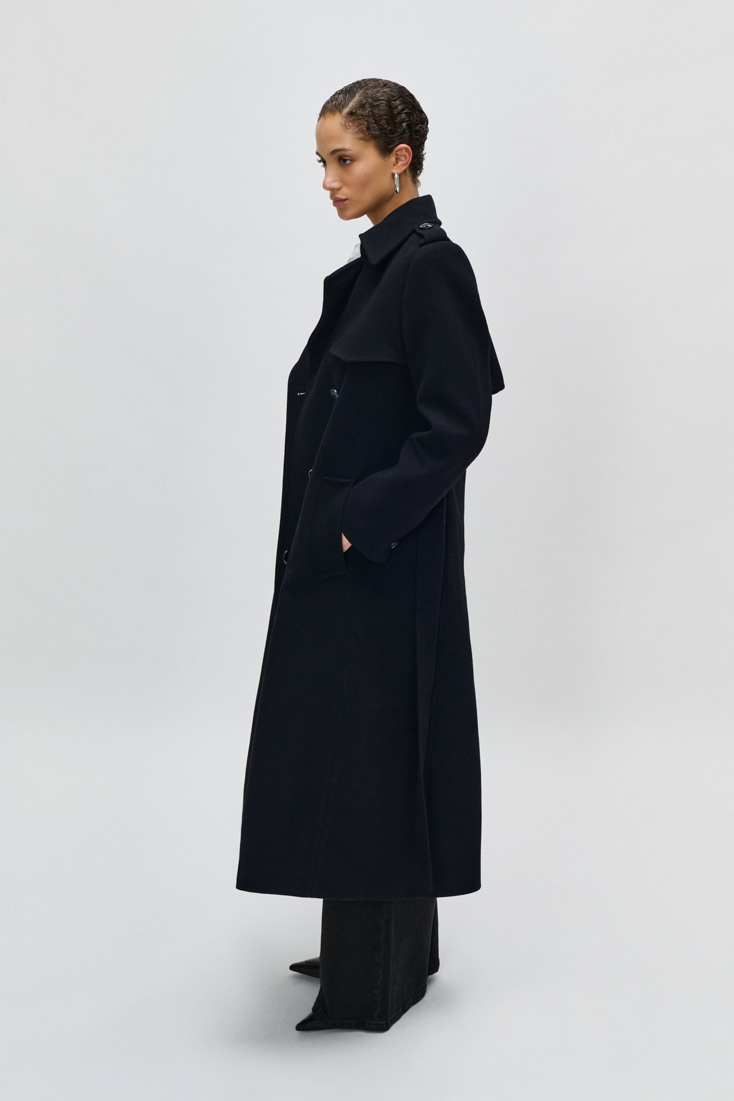 CHARLOTTE ANN MANTEL LOOKBOOK FRONT 30600567-BL900