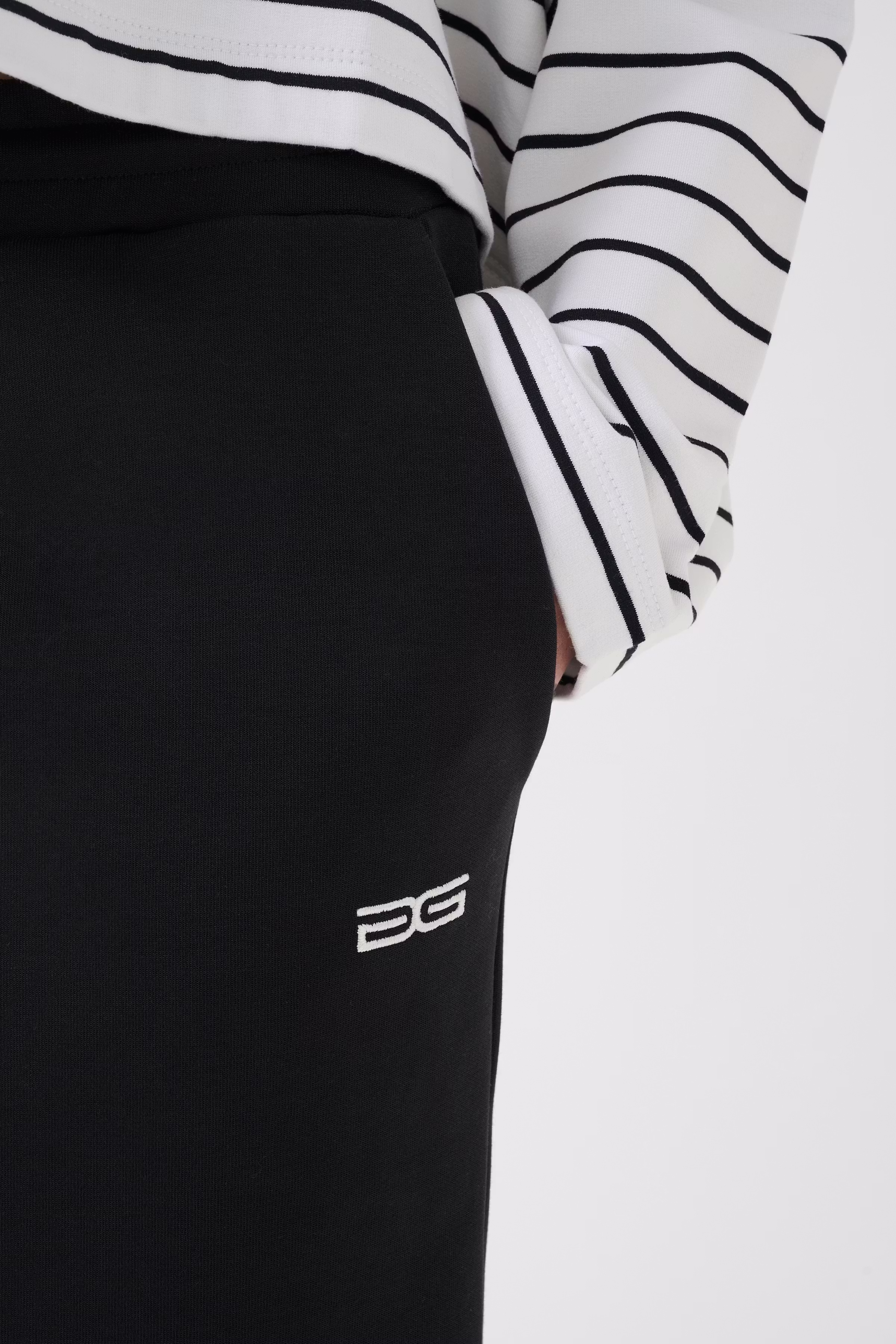 GZimina Skirt LOOKBOOK DETAIL 10910115-100017