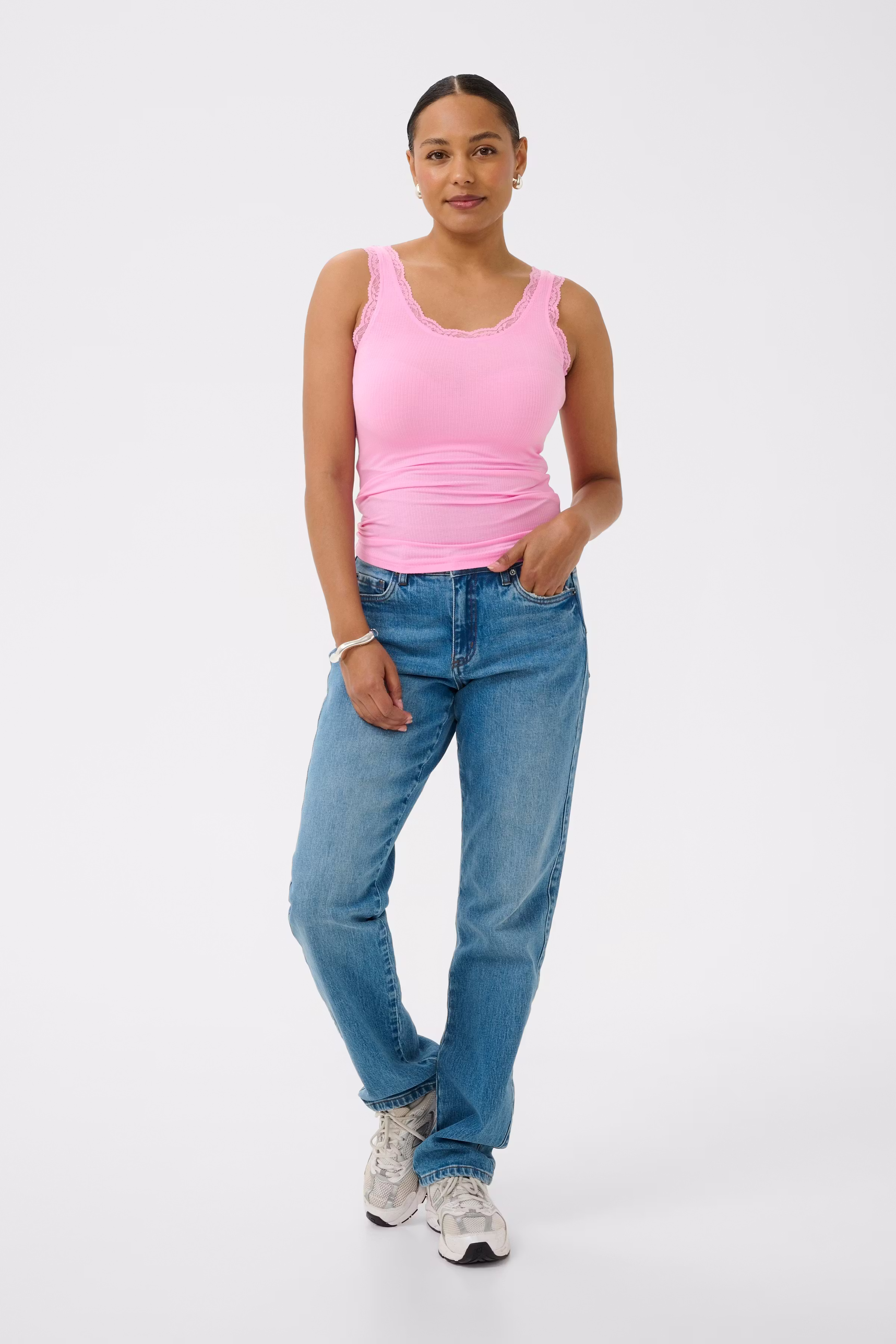 KAomi T-shirt LOOKBOOK FRONT 10510143-152218