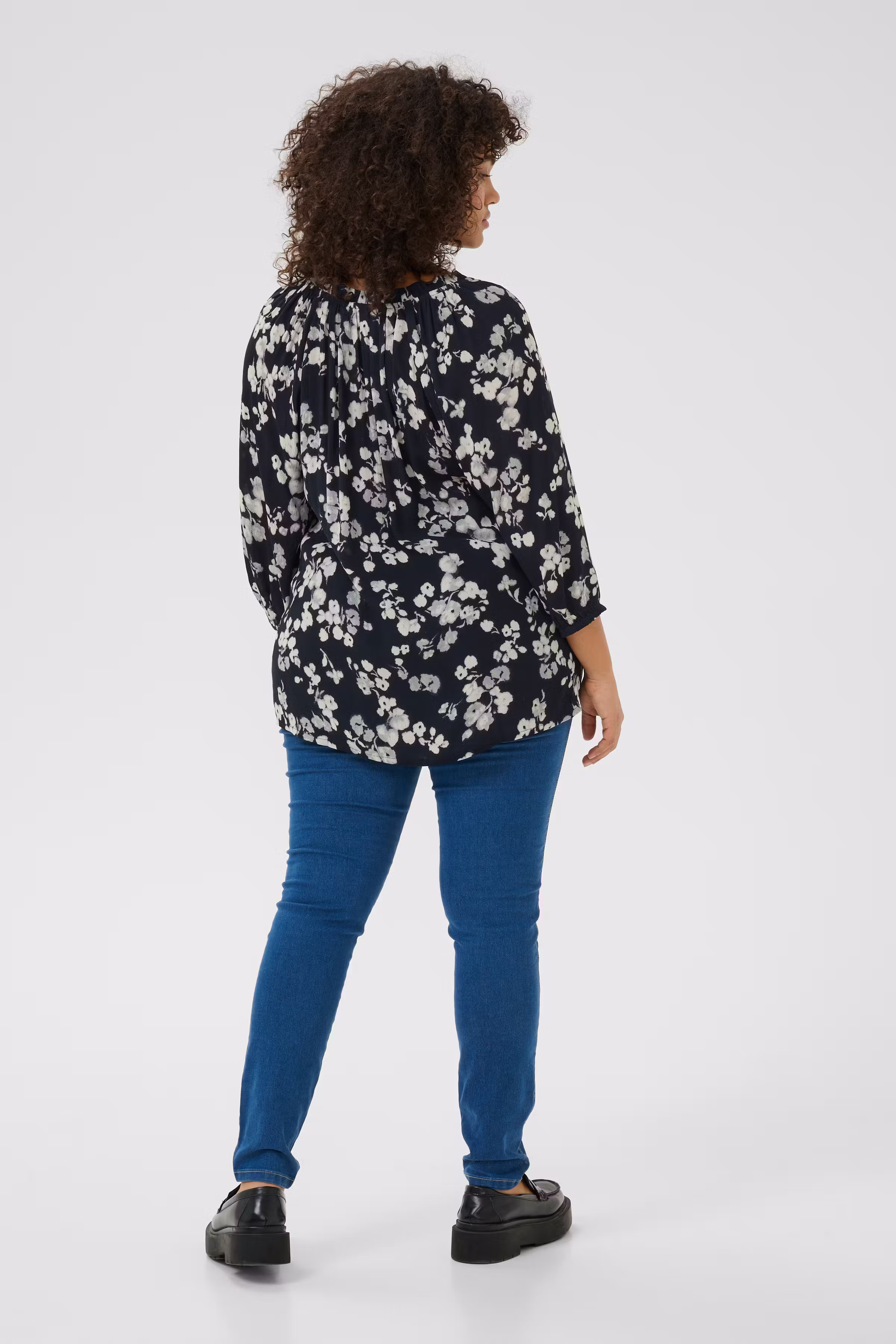 KCtrine Blouse LOOKBOOK BACK 10583315-106800