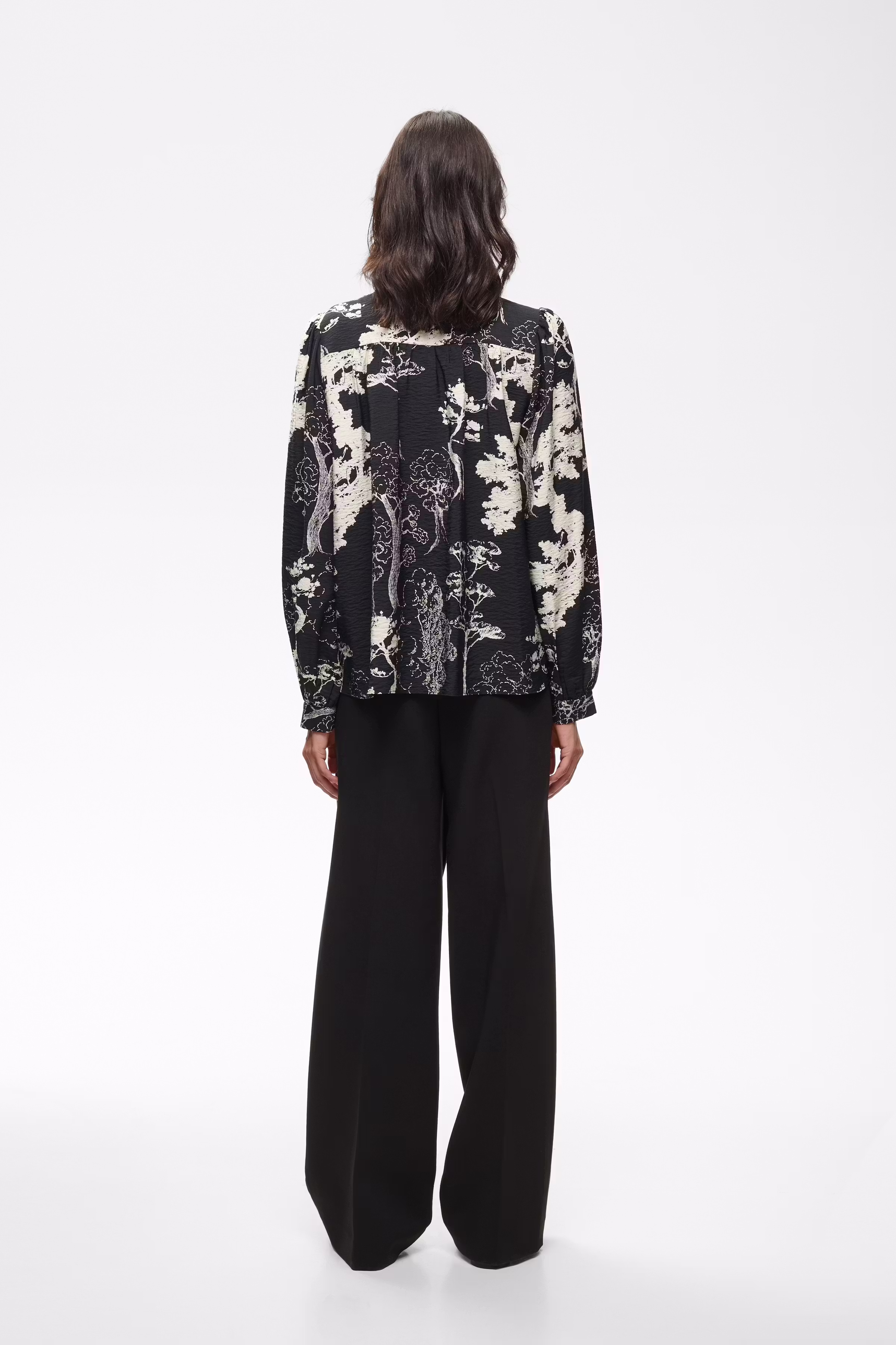 MAKENNAIW Shirt LOOKBOOK BACK 30112821-900013026