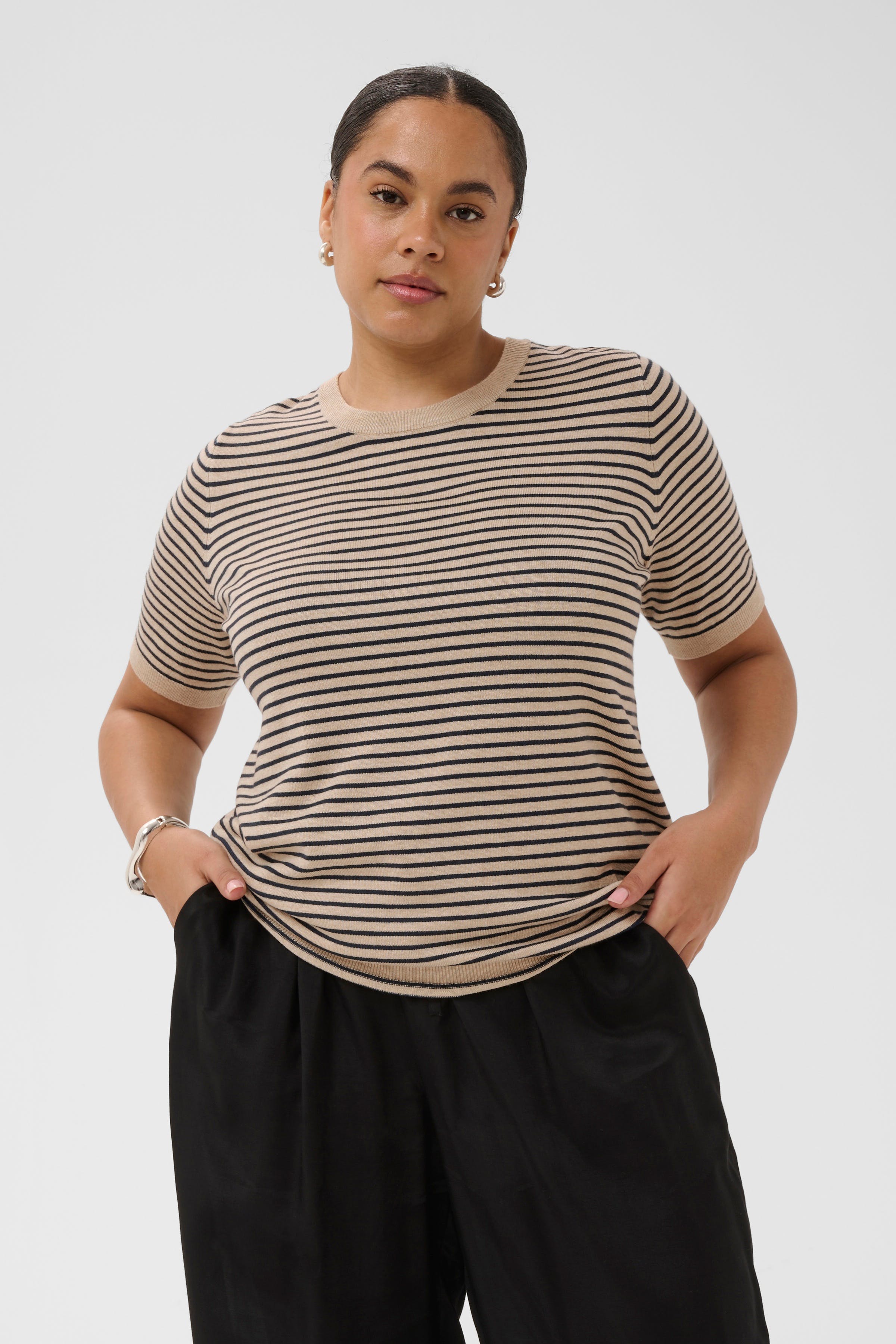 KClizzy Pullover LOOKBOOK FRONT 10582914-109796