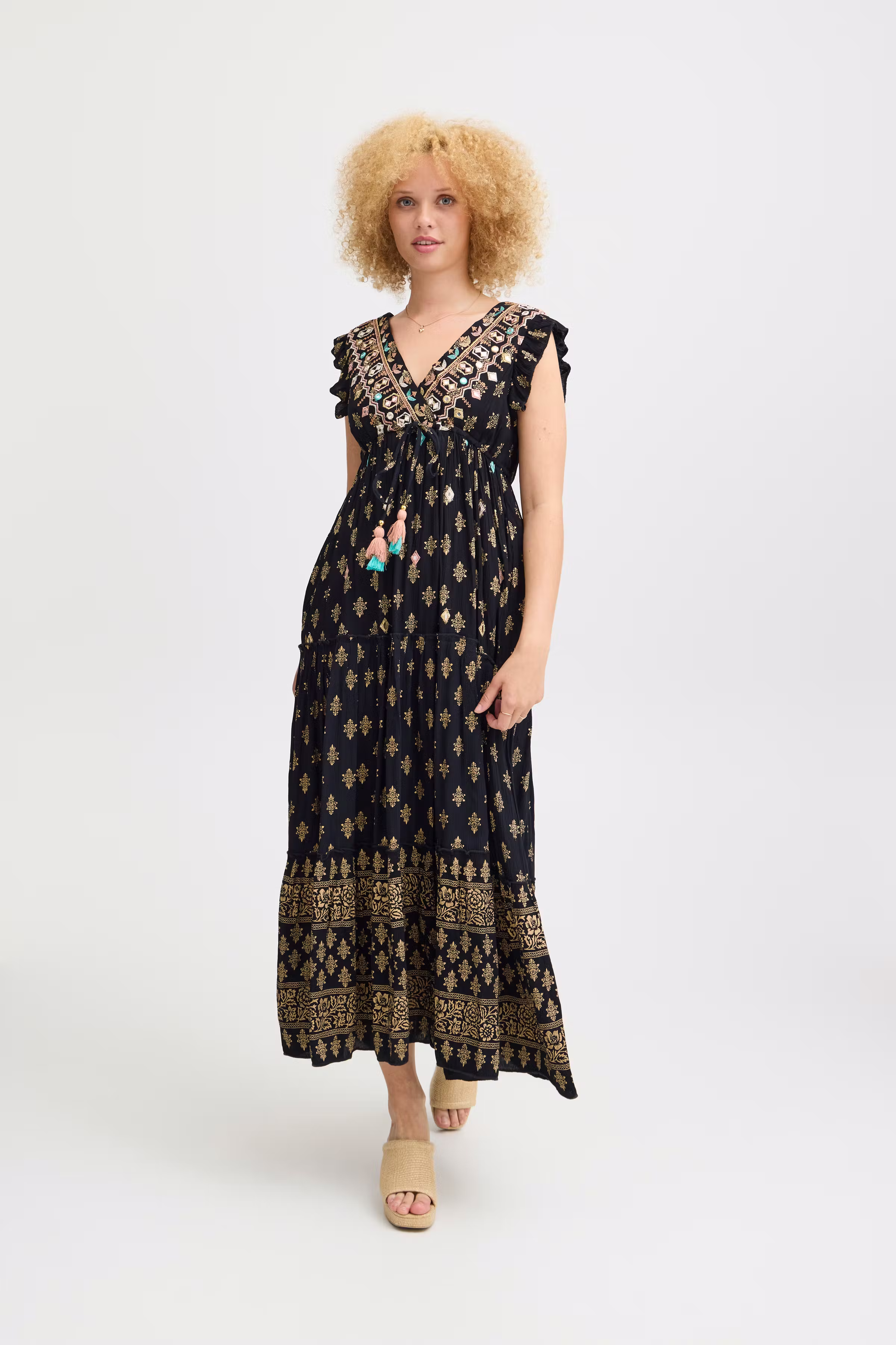 SBKAETE Kjole LOOKBOOK FRONT 22100668-190303