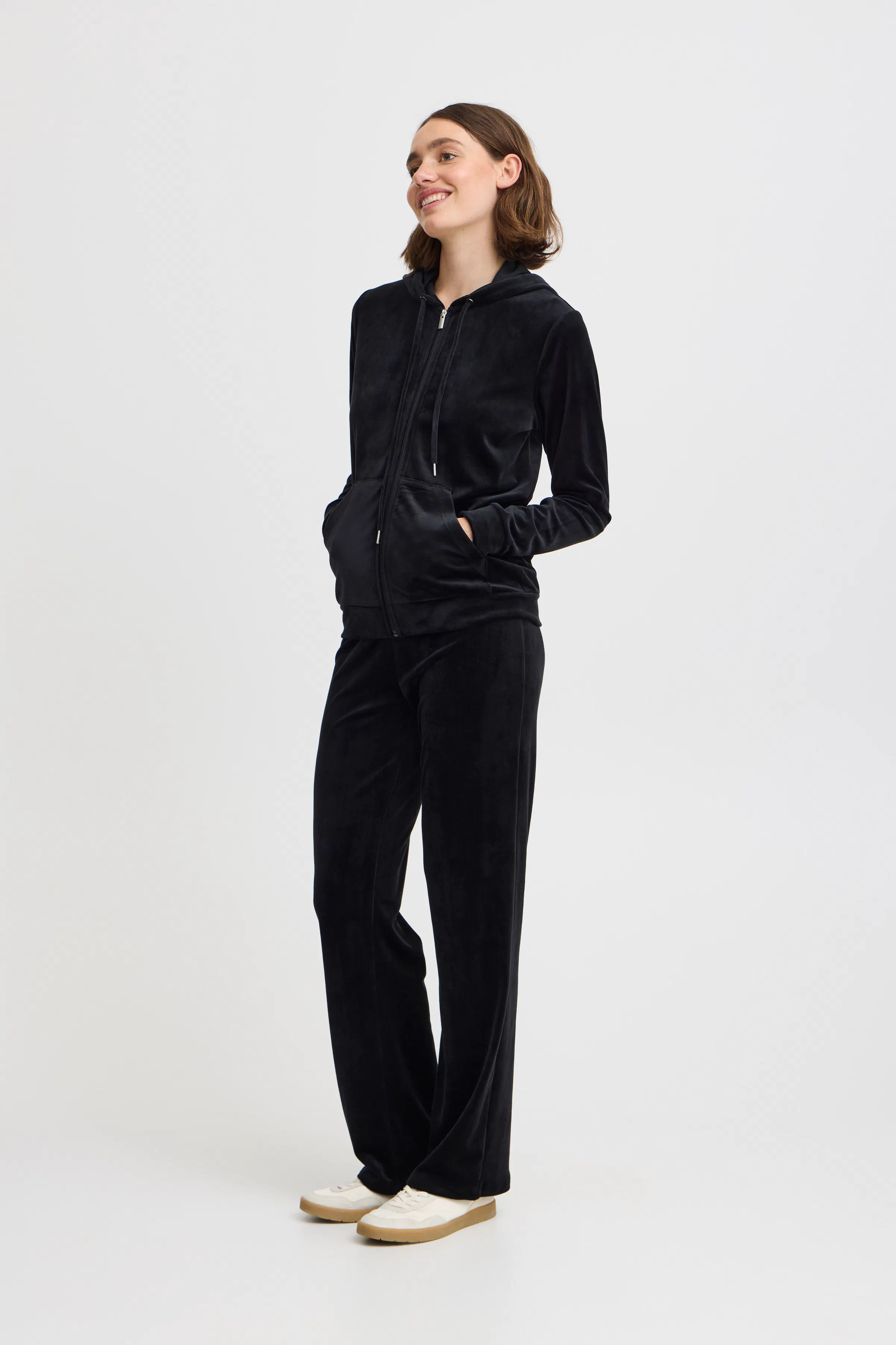 BYSTILLA Veloursett LOOKBOOK FRONT 20816019-200451