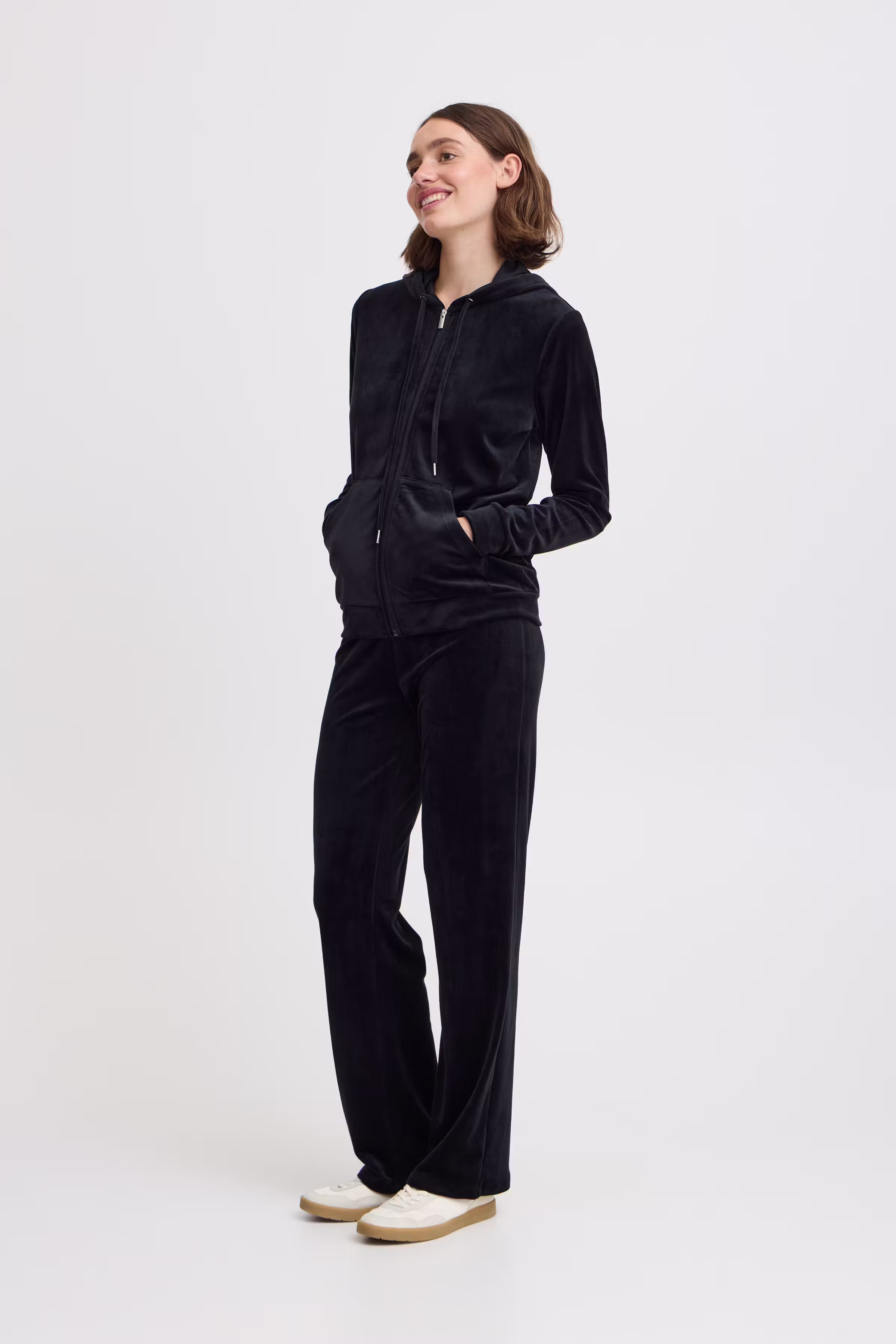 BYSTILLA Veloursett LOOKBOOK FRONT 20816019-200451