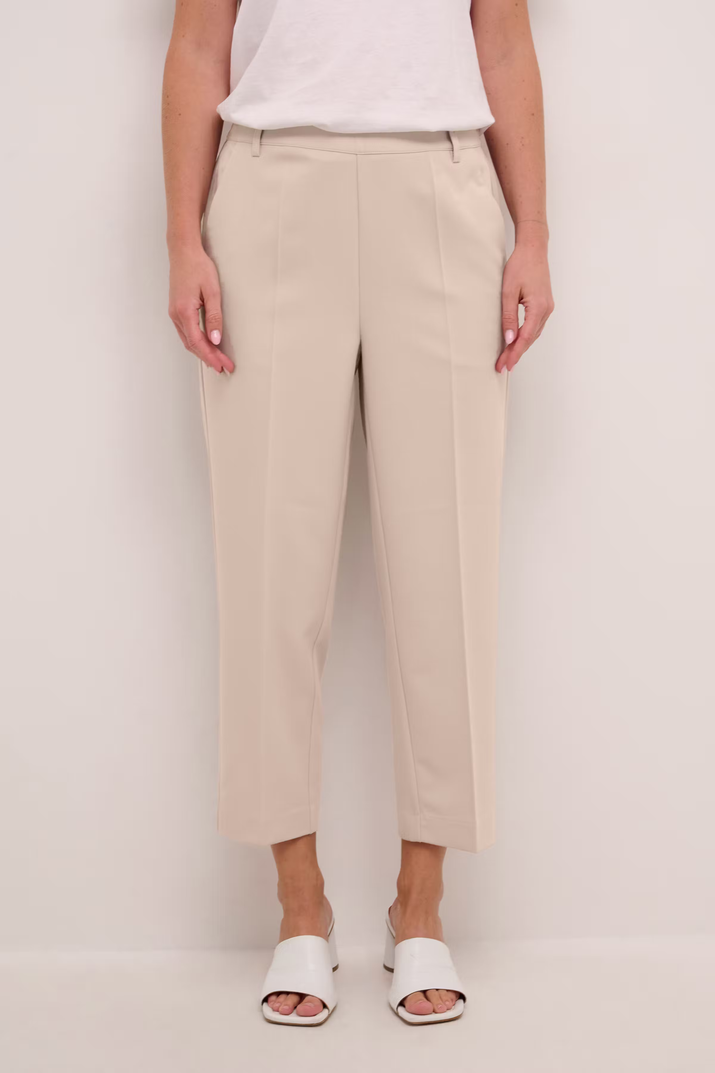 KAsakura Cropped Bukser LOOKBOOK FRONT 10506127-151305