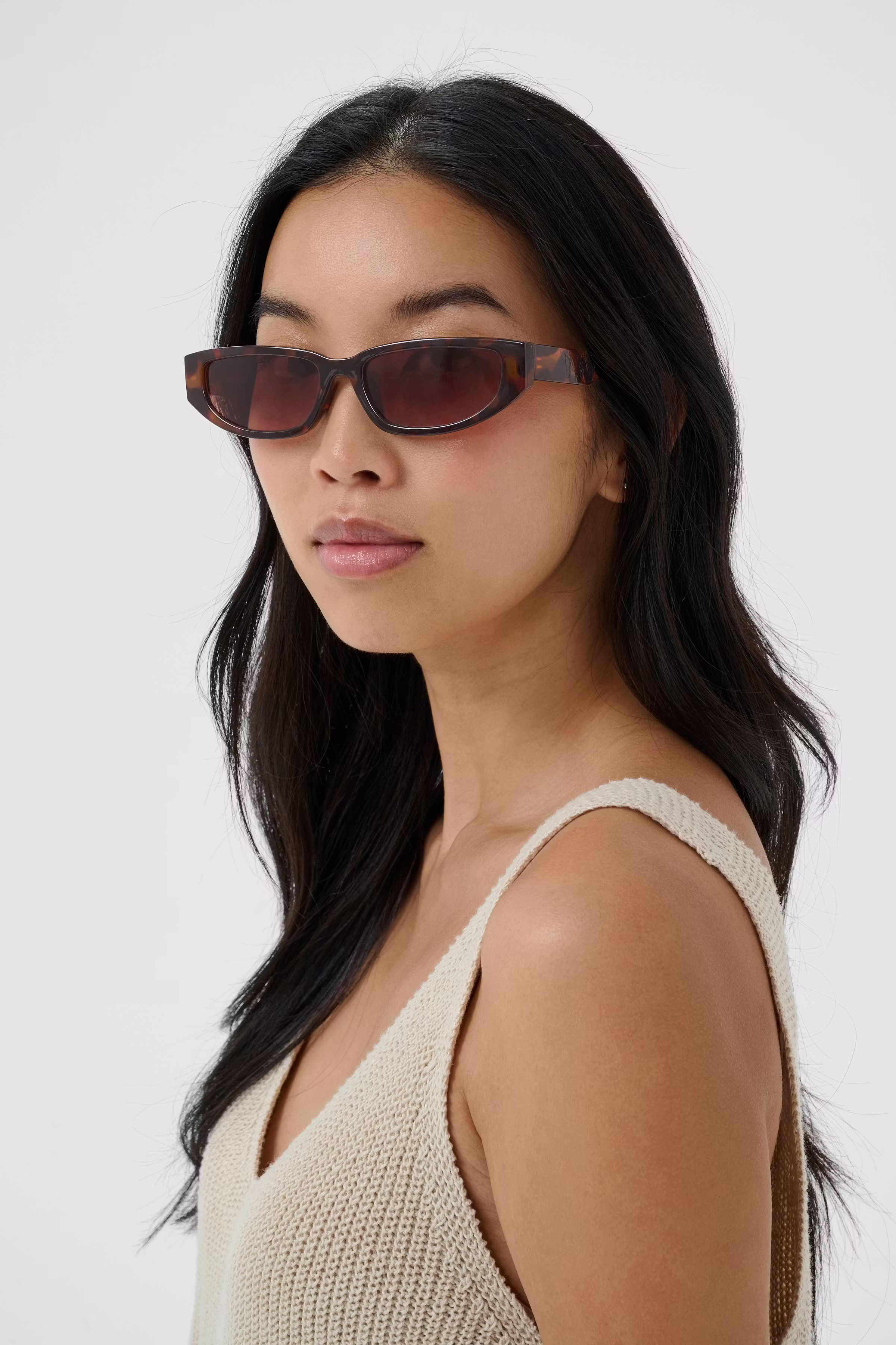 BeccaPW Sunglasses LOOKBOOK DETAIL 30310609-305009