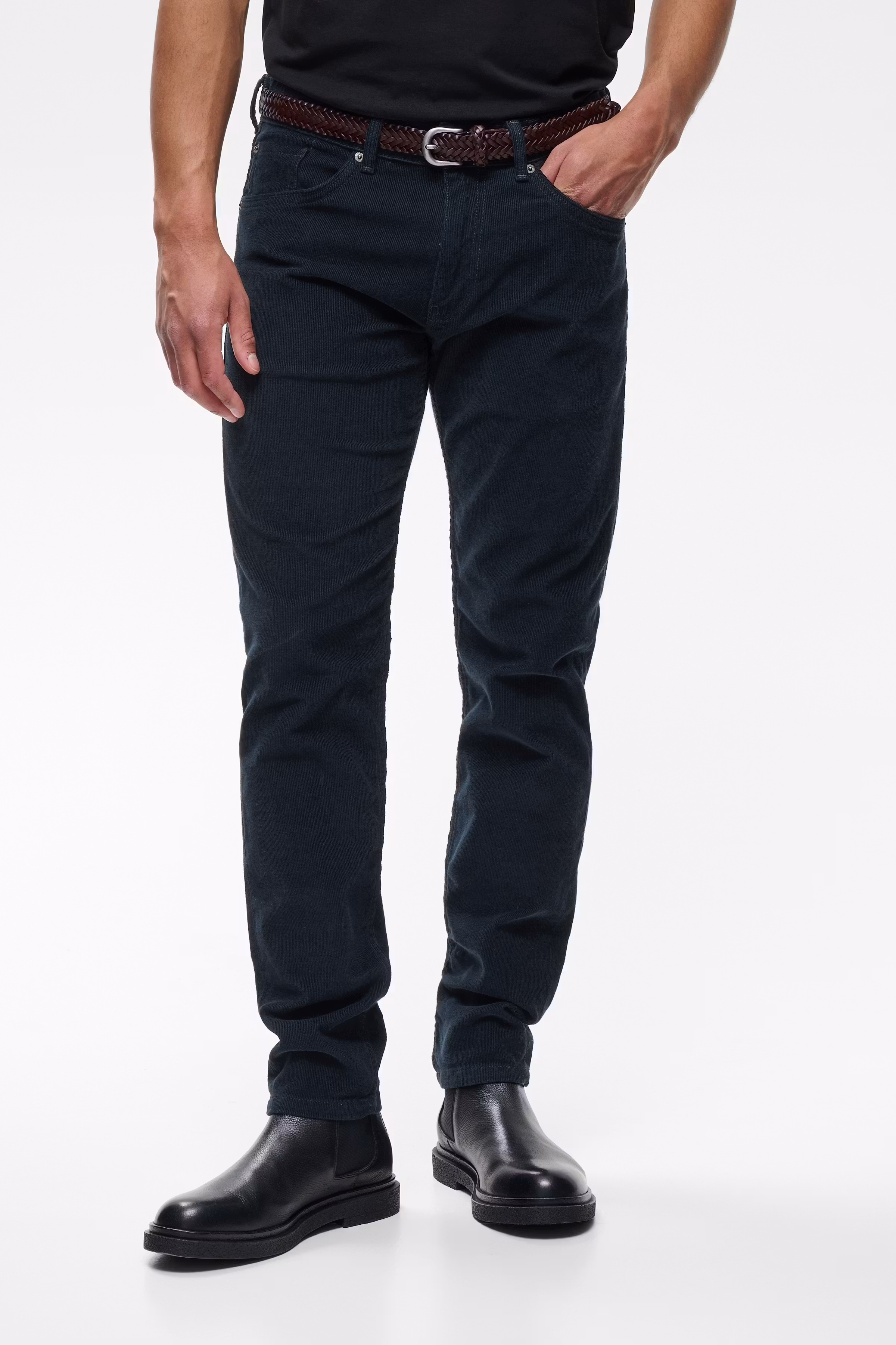 MApete Hose LOOKBOOK FRONT 30209264-194011