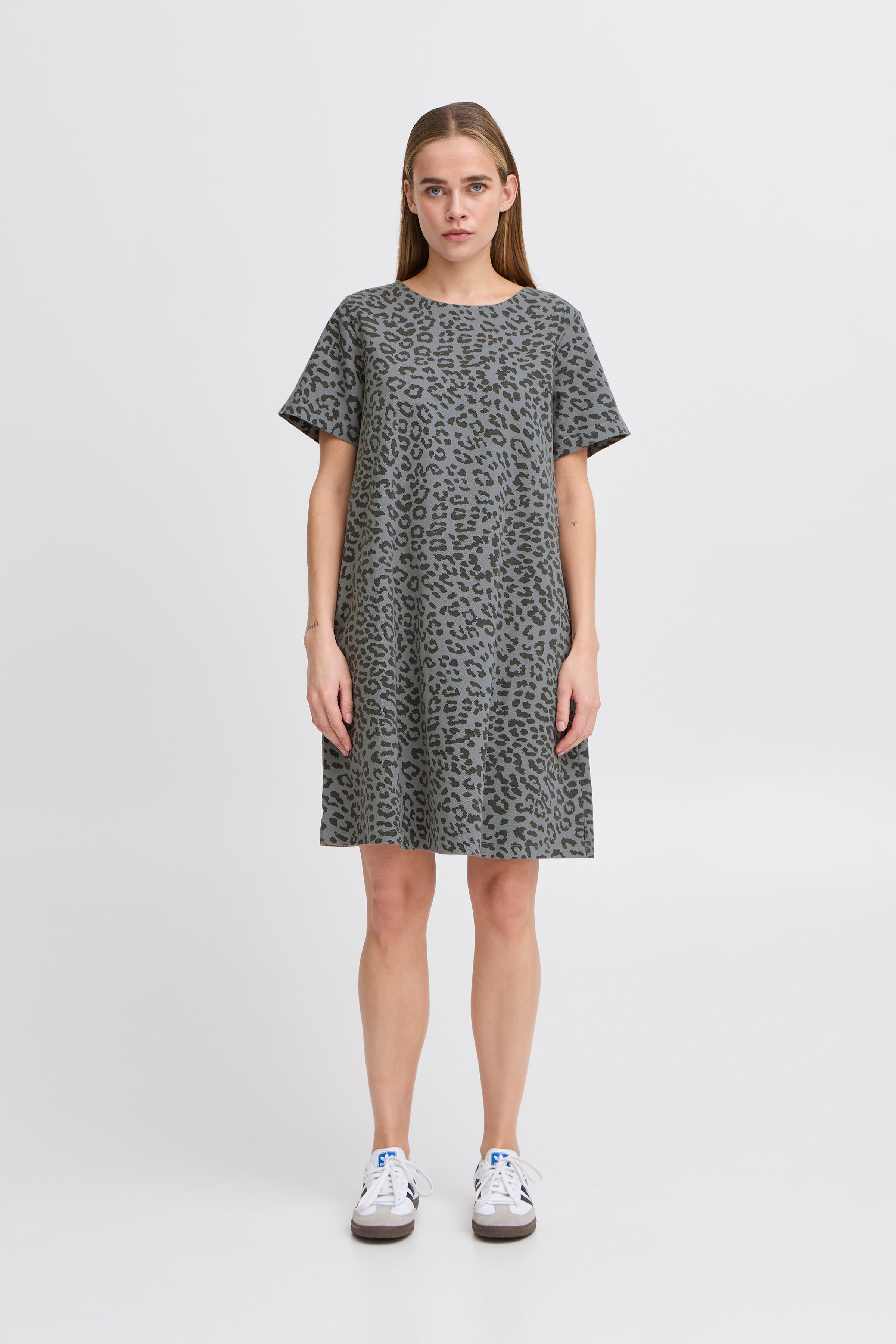 IXJILLA Kjole LOOKBOOK FRONT 20123640-205225