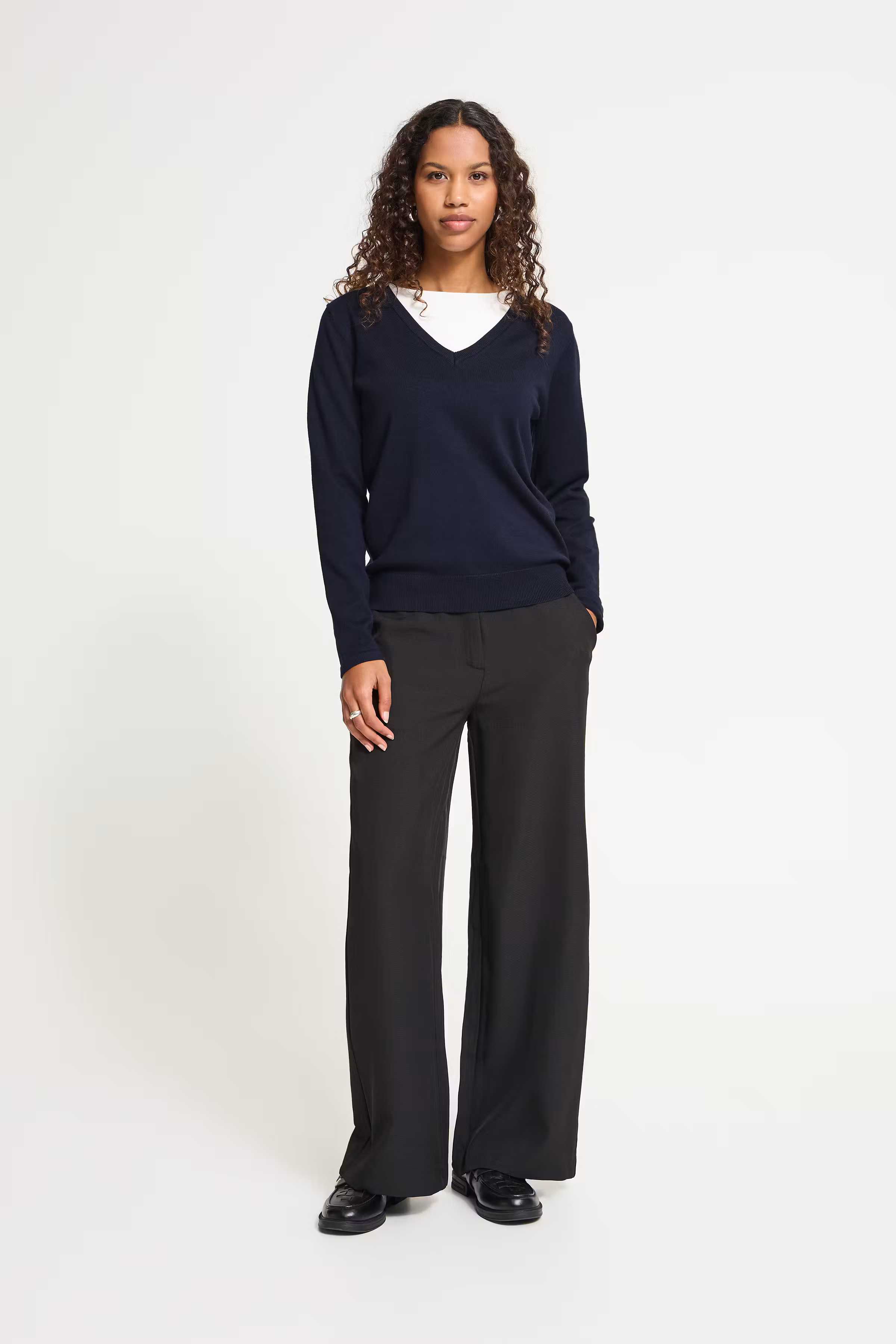 IHLULS V-Neck Strikk LOOKBOOK FRONT 20125815-194010