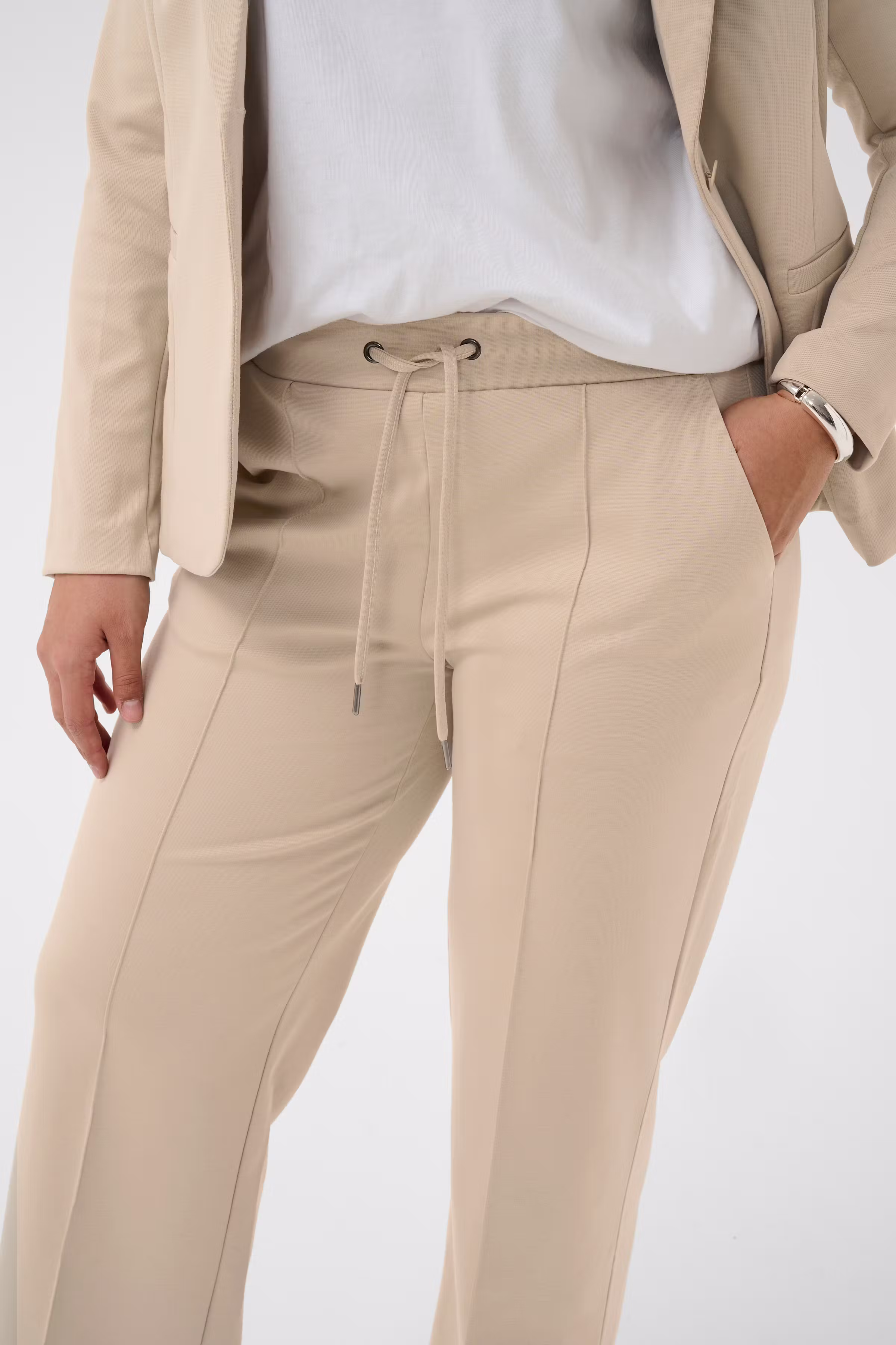 KCjenna Straight Hose LOOKBOOK DETAIL 10582248-151305