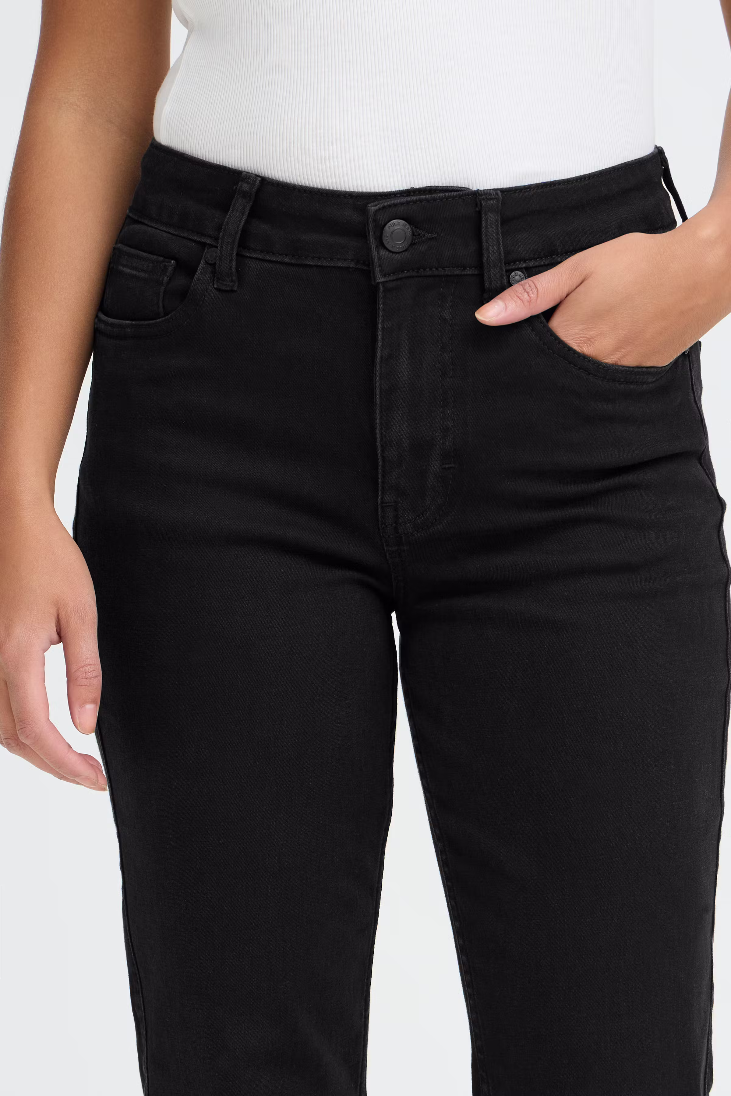 PZEMMA HW JEANS MEDIUM STRAIGHT LEG LOOKBOOK DETAIL 50206336-200004