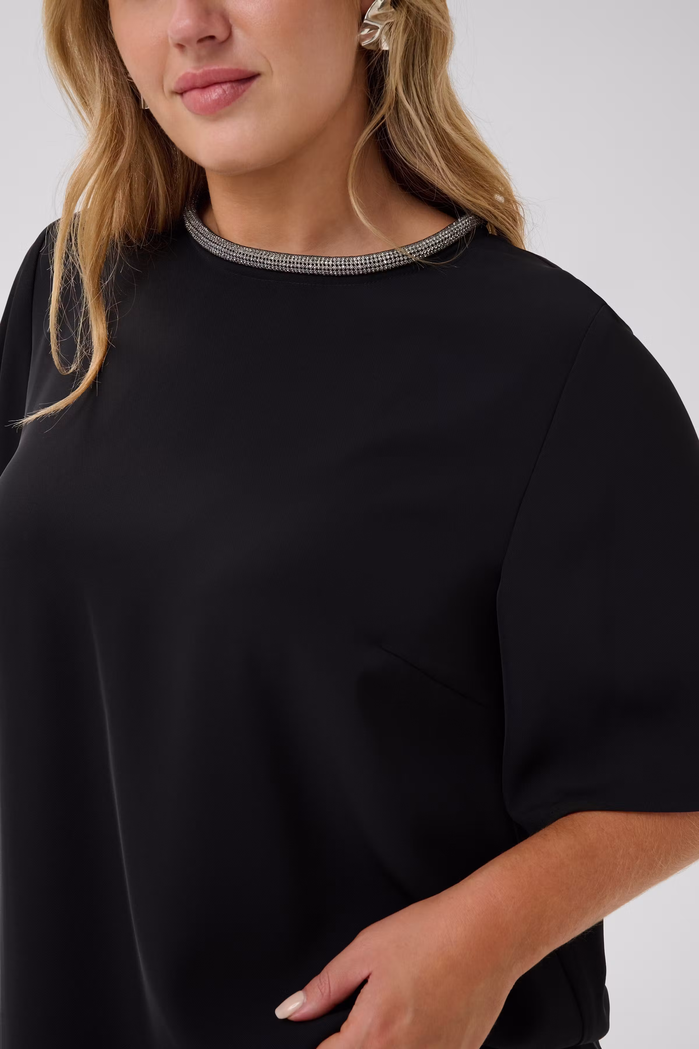 KCalie Blouse LOOKBOOK DETAIL 10584605-100121