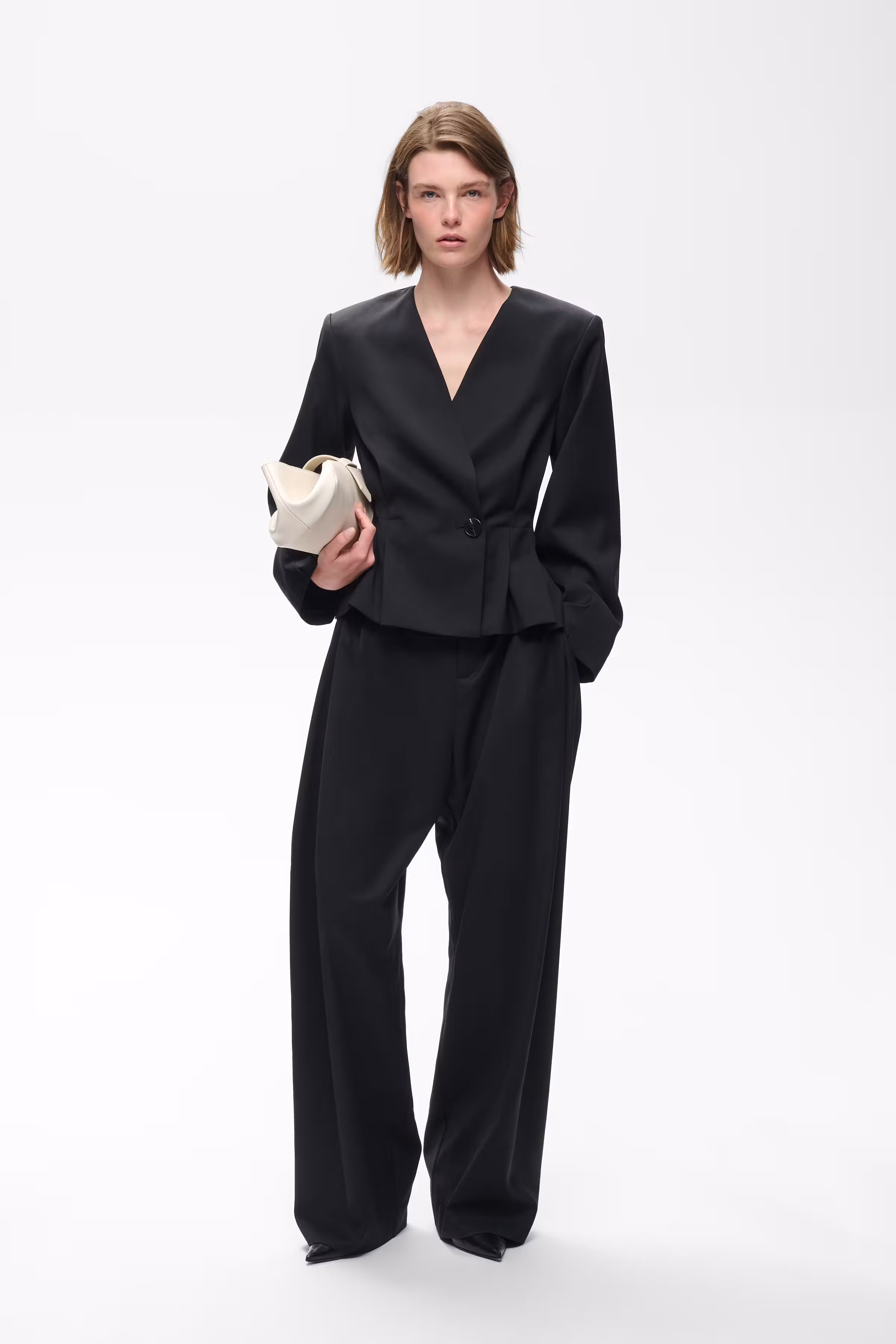 CARAHIW Hose LOOKBOOK FRONT 30112888-194008