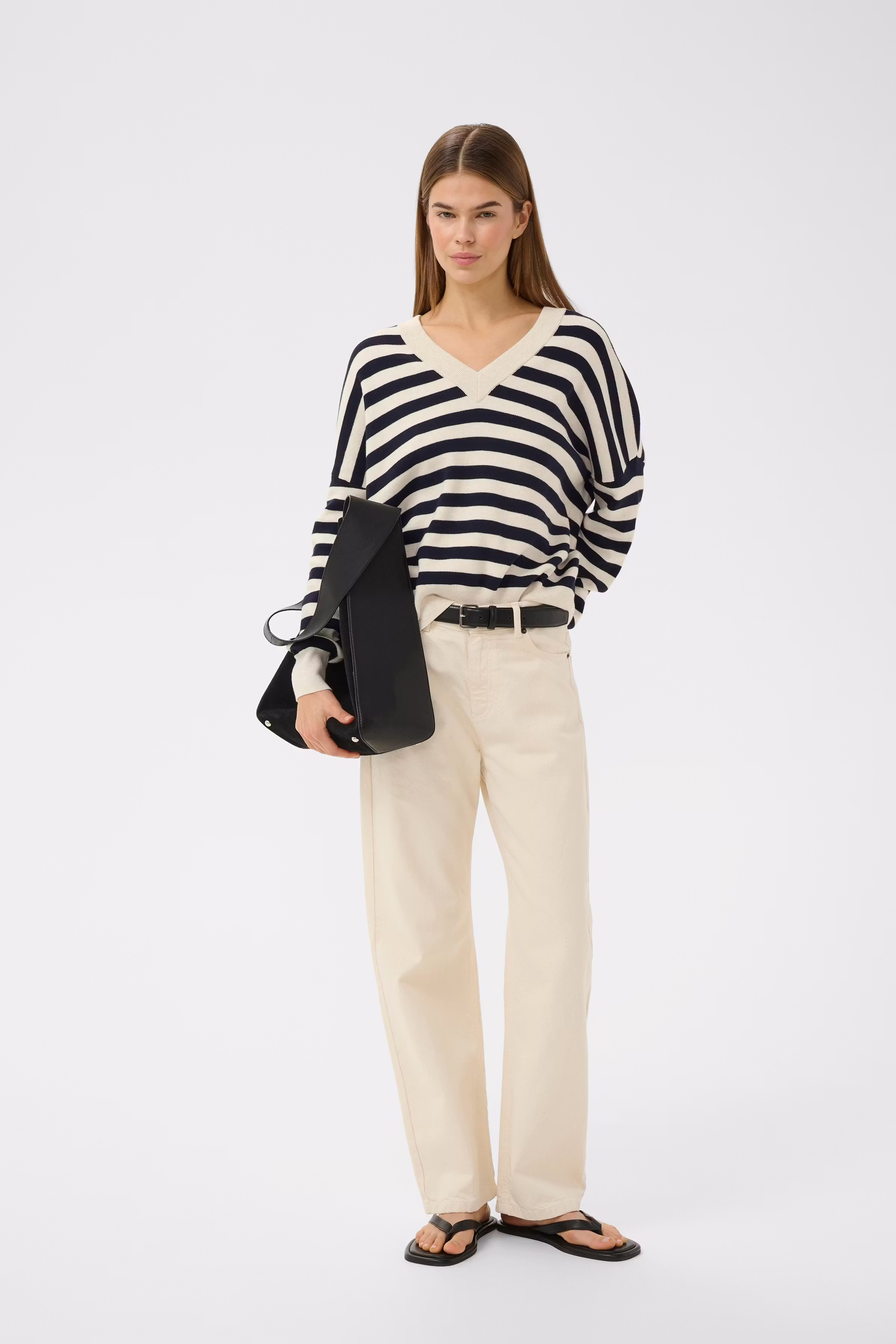 FosterIW V-neck Pullover LOOKBOOK FRONT 30106899-900006896