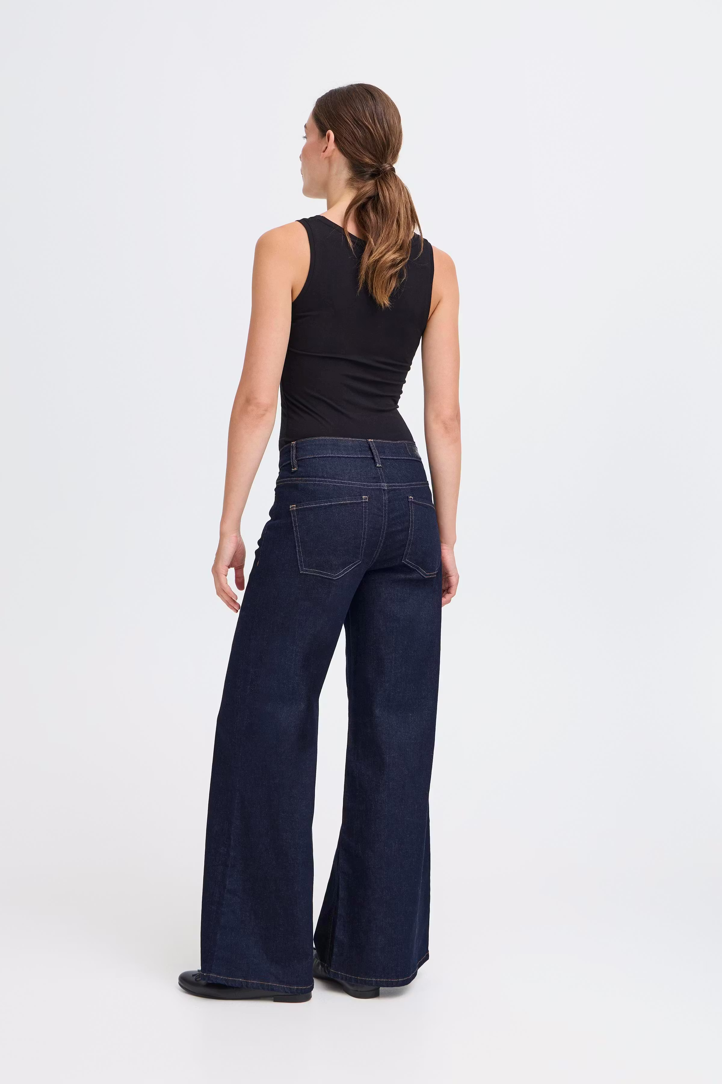 IHTWIGGY WIDE Jeans LOOKBOOK BACK 20119022-900000209