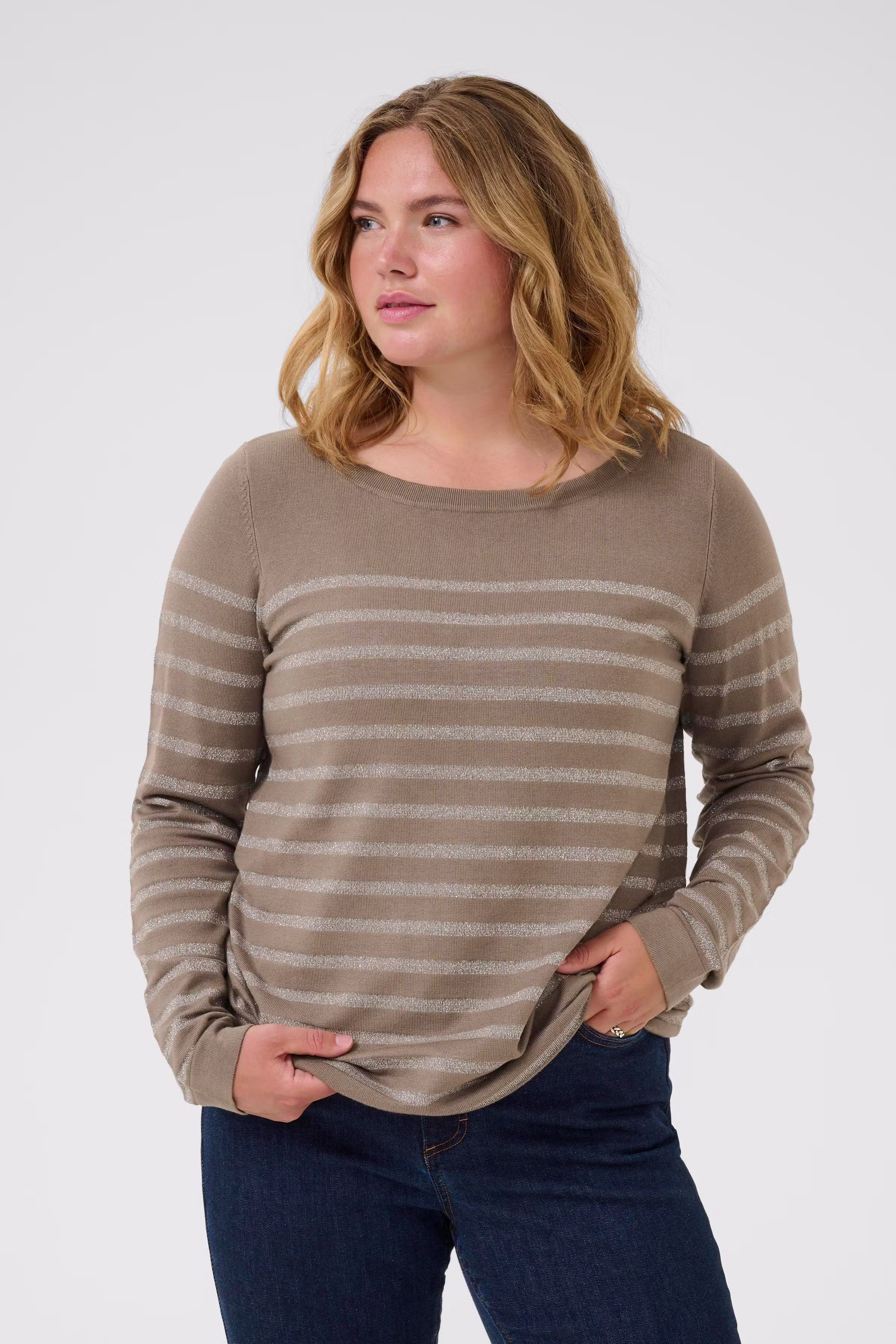 KClizzy Glitter Pullover LOOKBOOK FRONT 10583863-108731