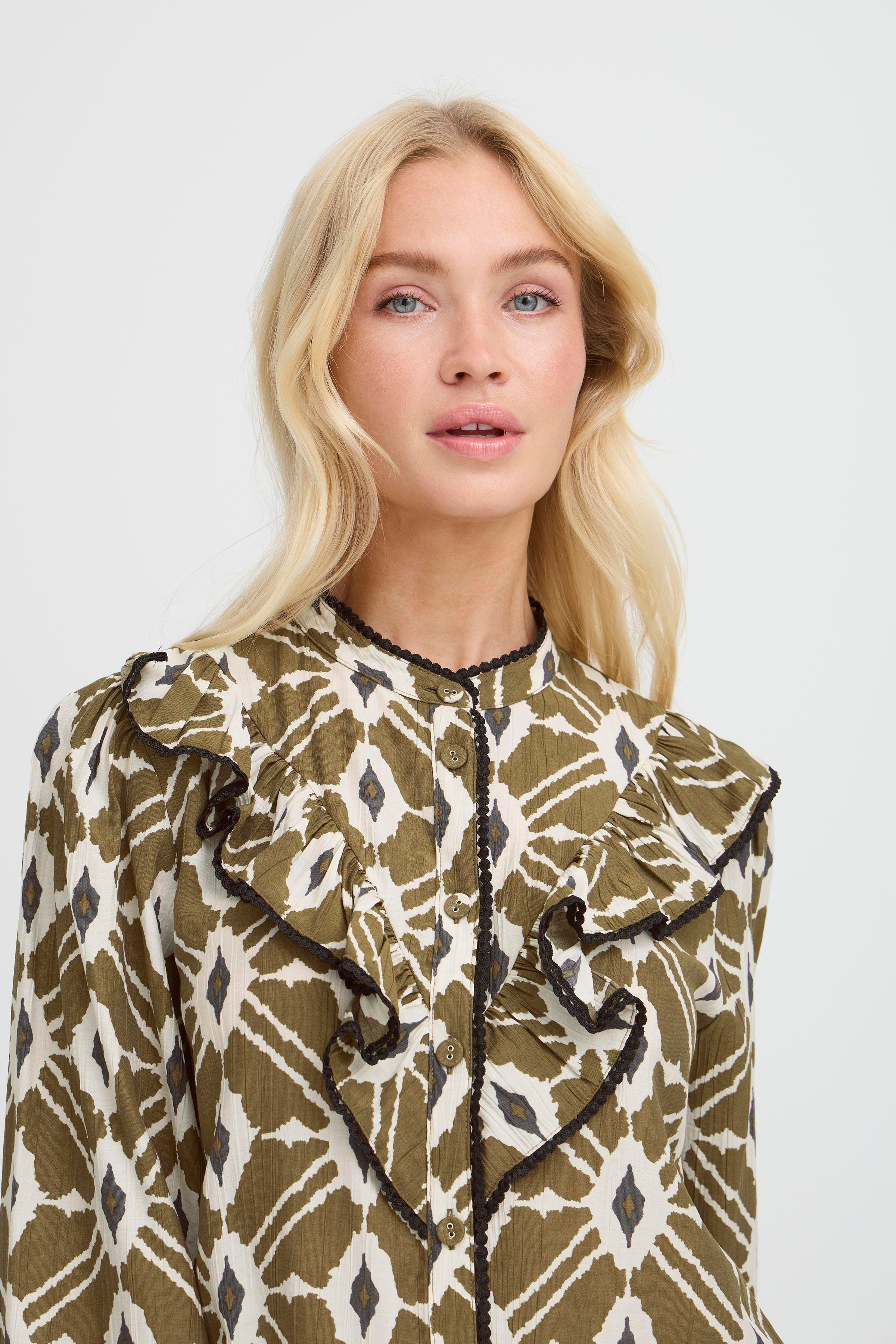 BYINABA Skjorte LOOKBOOK DETAIL 20818167-900002207