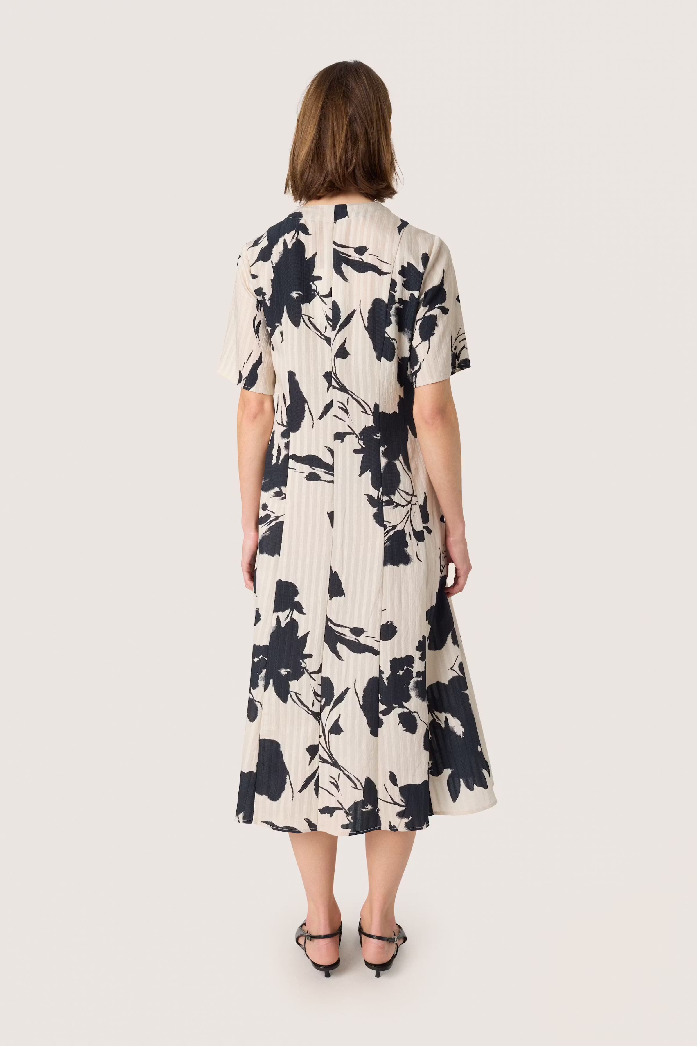 SLDaria Kleid LOOKBOOK BACK 30408427-303944