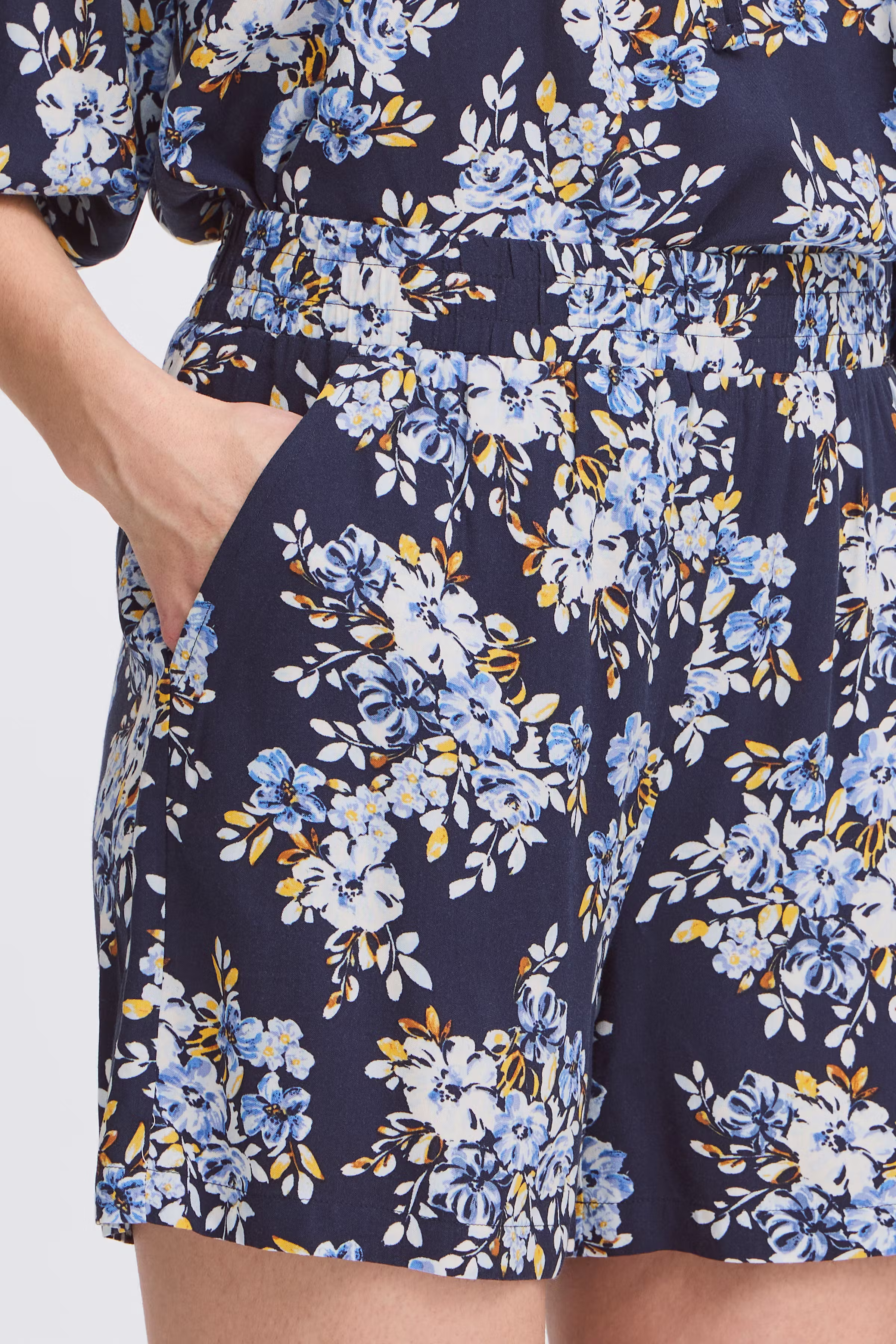 BYMMJOELLA Shorts LOOKBOOK DETAIL 20816519-204600