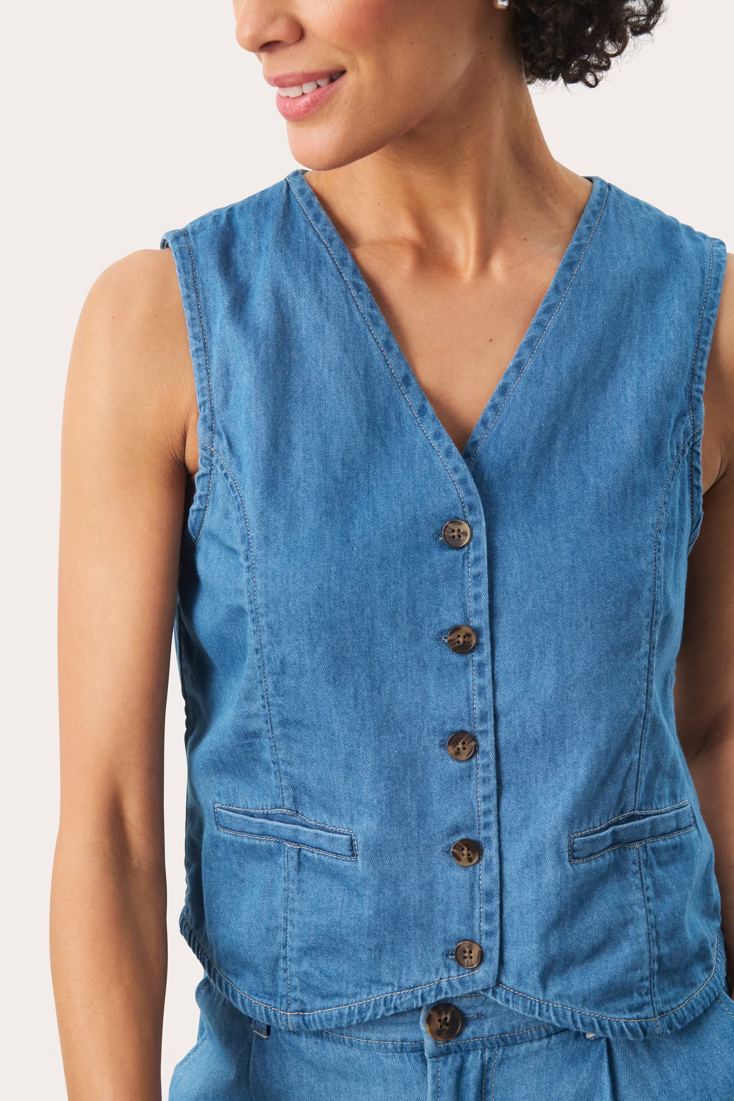 RaisaPW Waistcoat LOOKBOOK DETAIL 30309640-300155