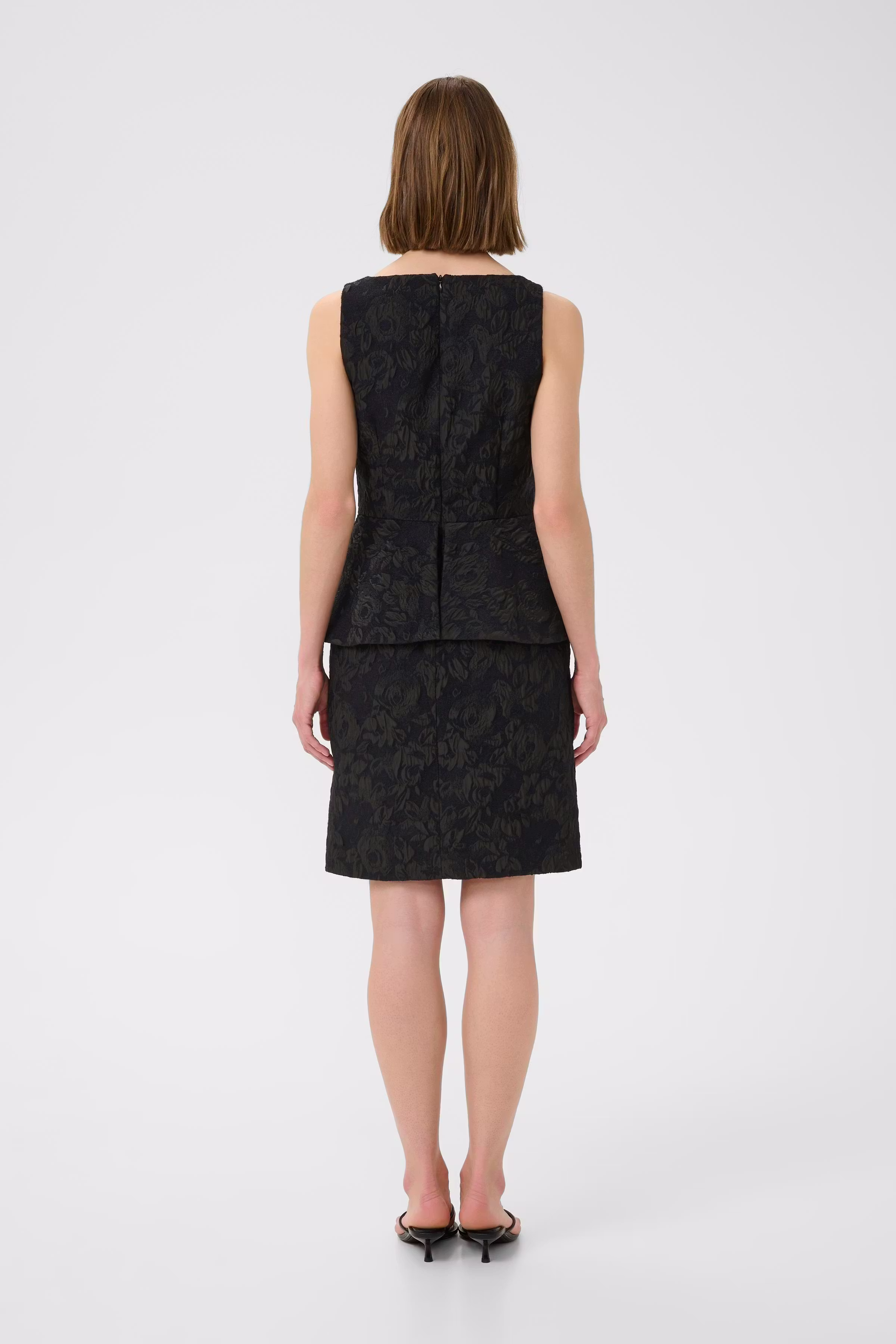 BriiIW Flounce Kleid LOOKBOOK BACK 30110983-194008