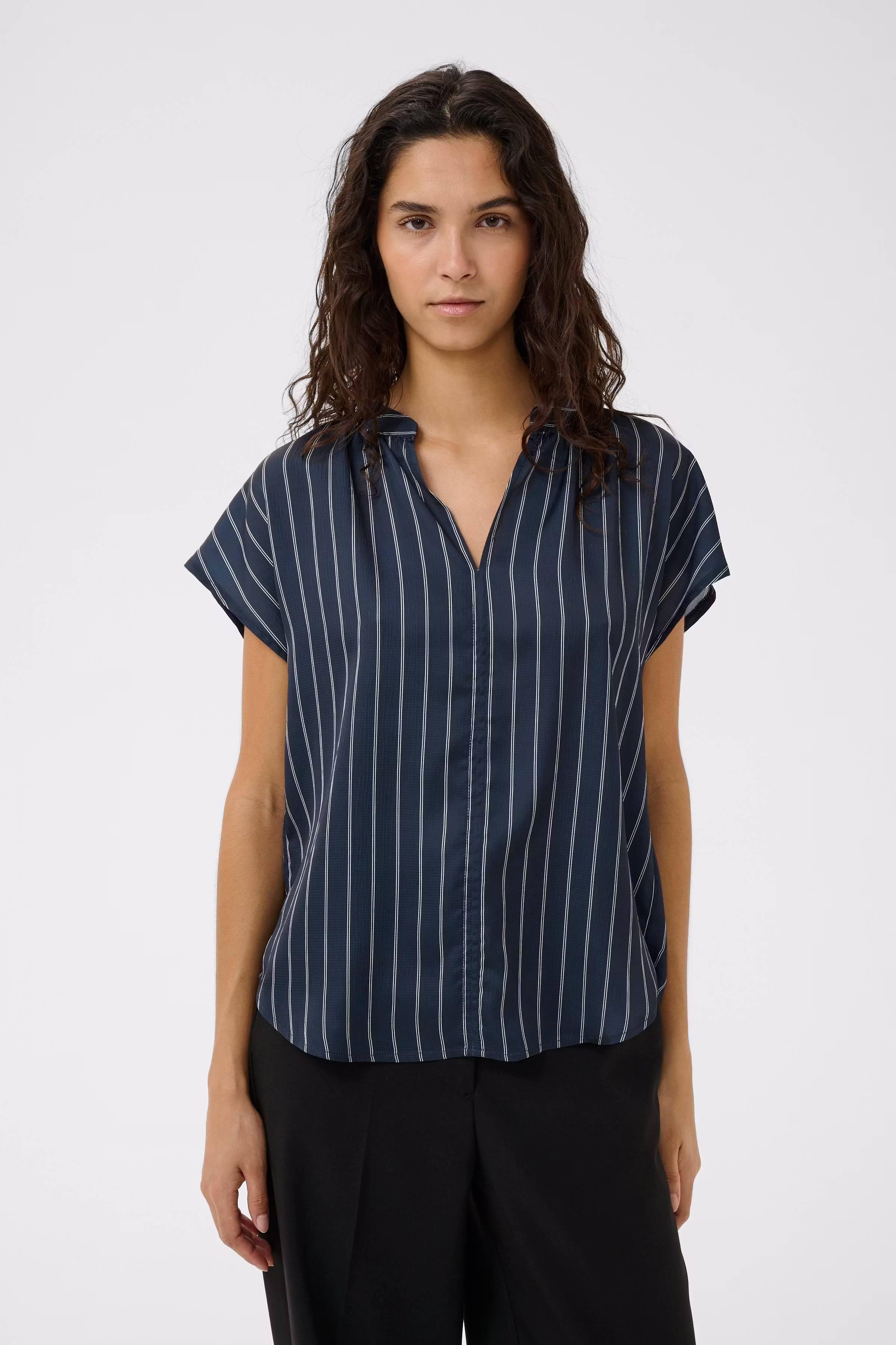 SLParis Bluse LOOKBOOK FRONT 30409591-304556