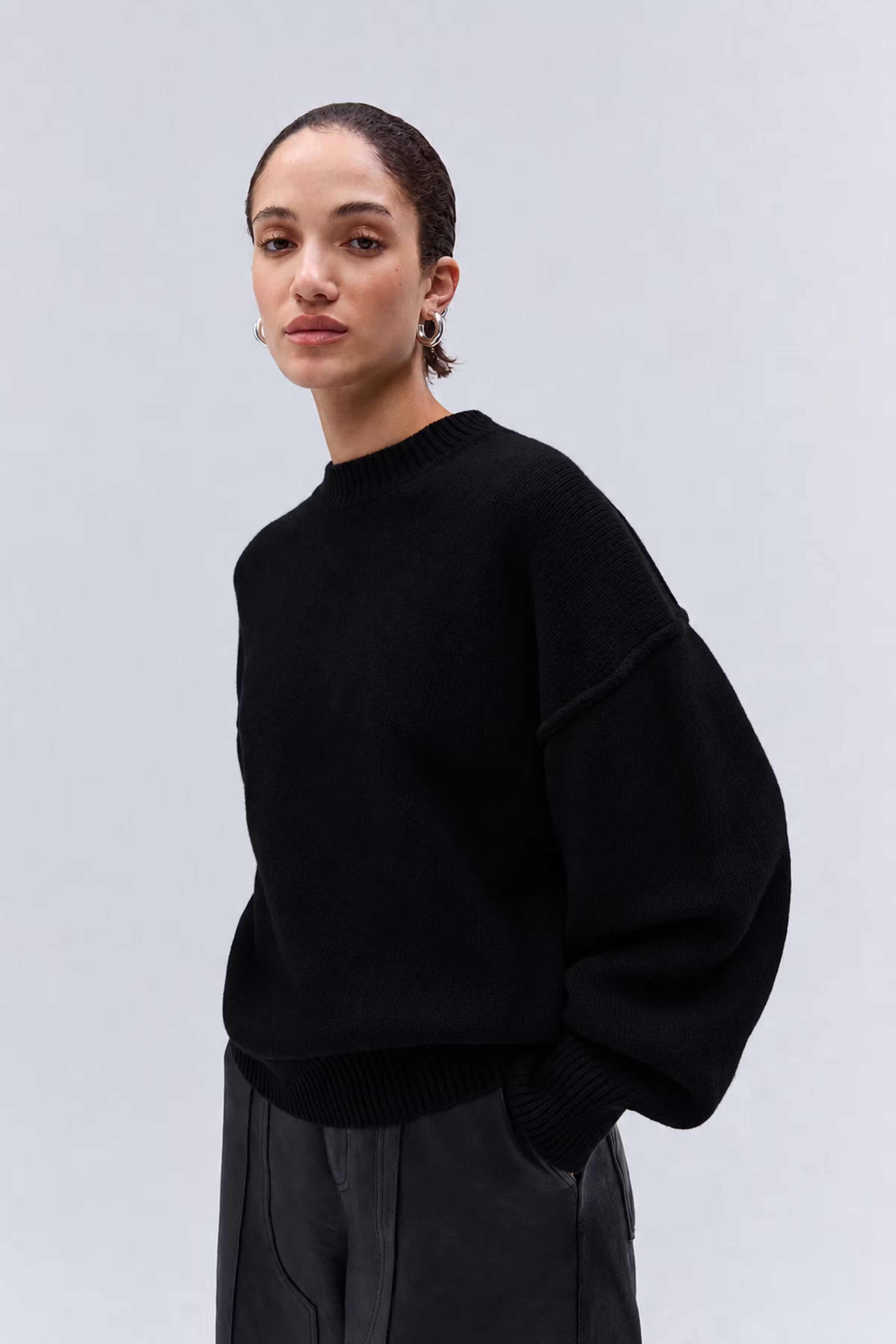 IOKassidy Pullover LOOKBOOK FRONT 30600034-BK999
