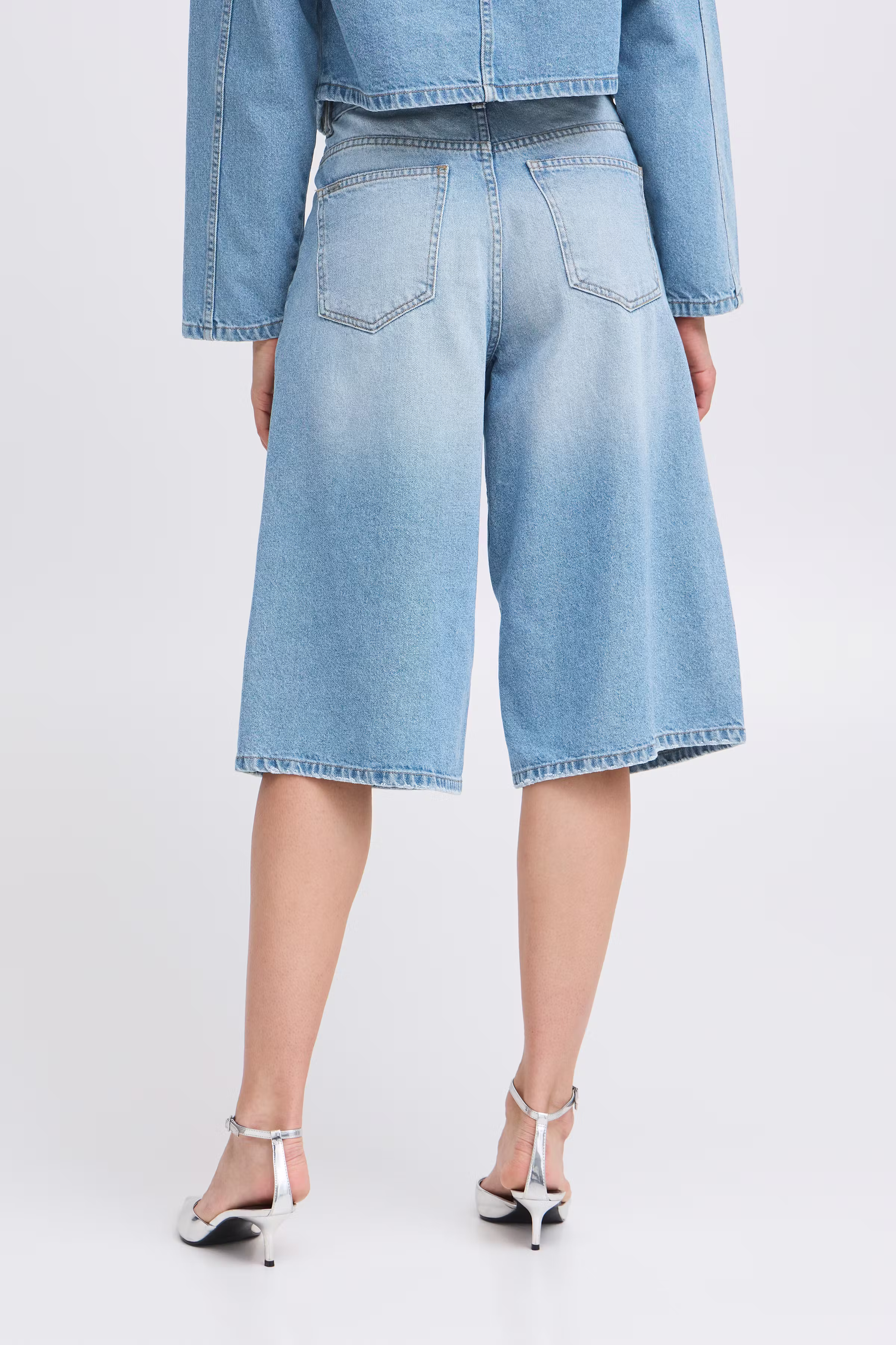 BYLUNANA Shorts LOOKBOOK BACK 20816487-200460