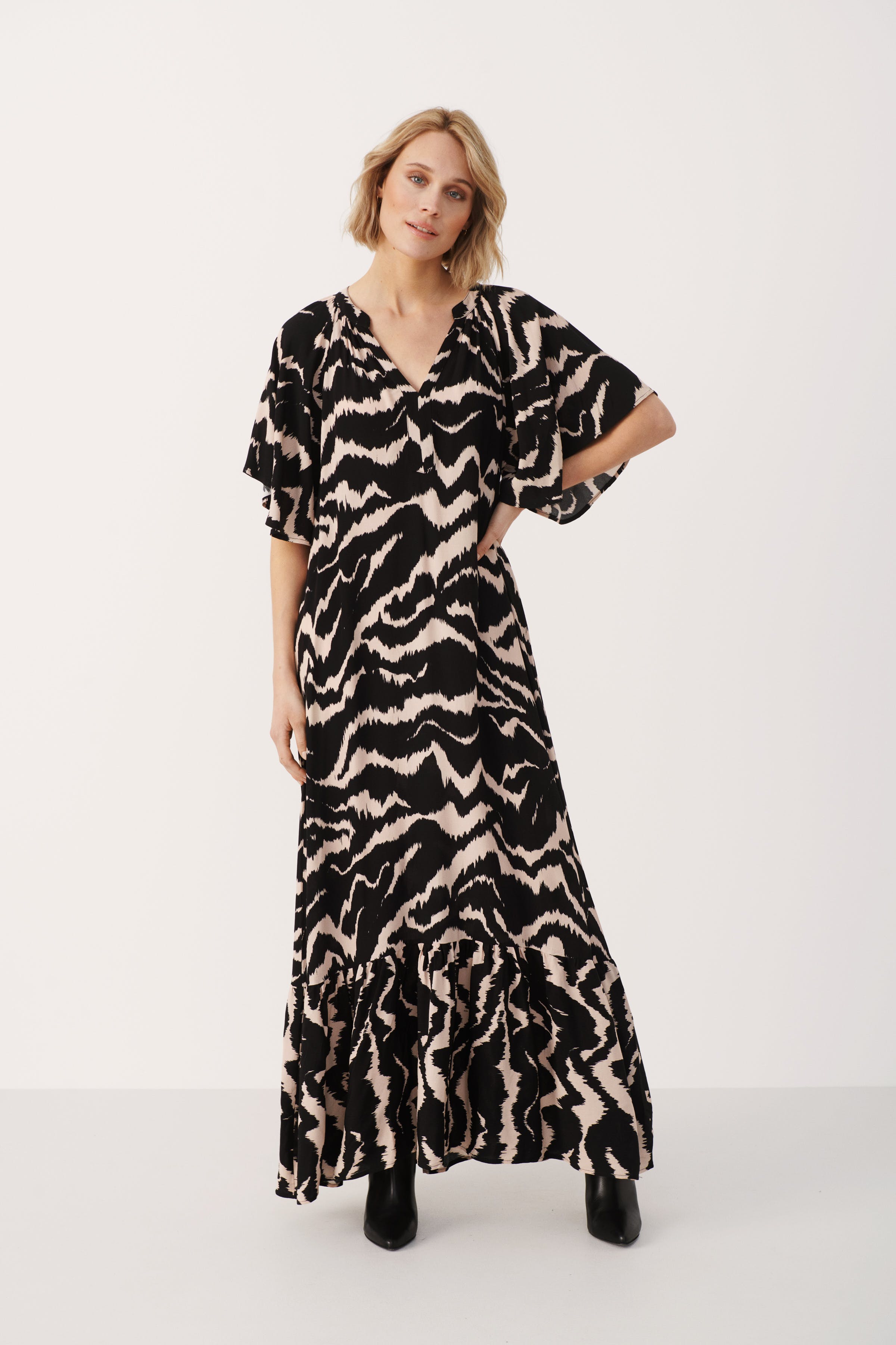 OtheniaPW Kjole LOOKBOOK FRONT 30306981-301431