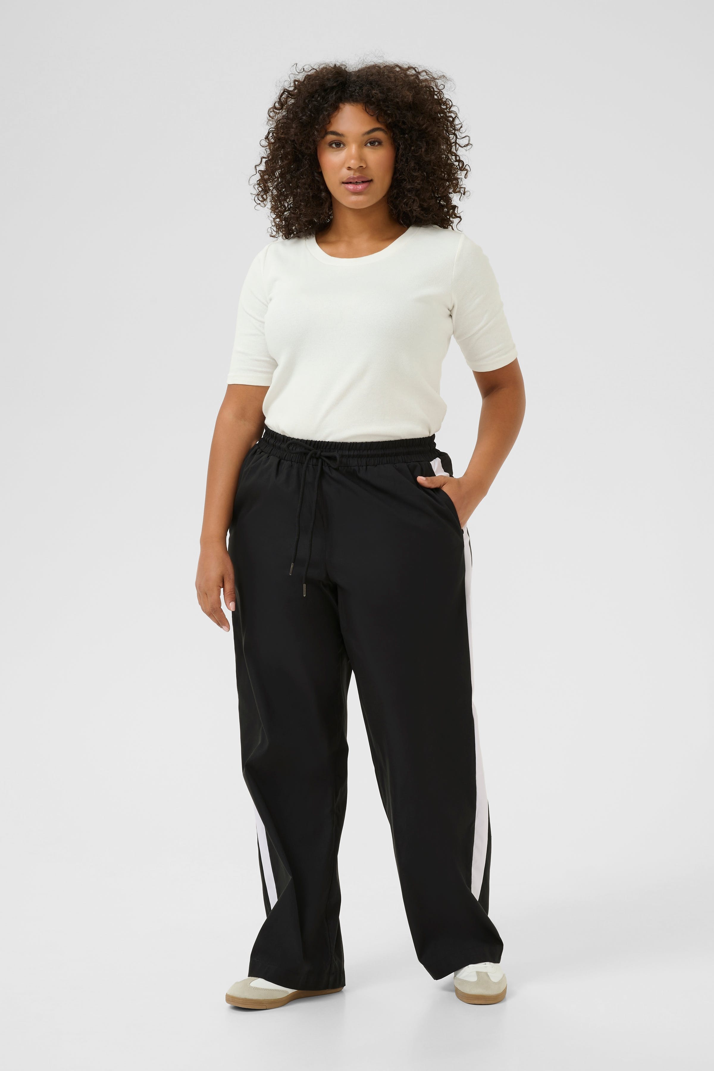 KCvenessa Trousers LOOKBOOK FRONT 10583761-100121