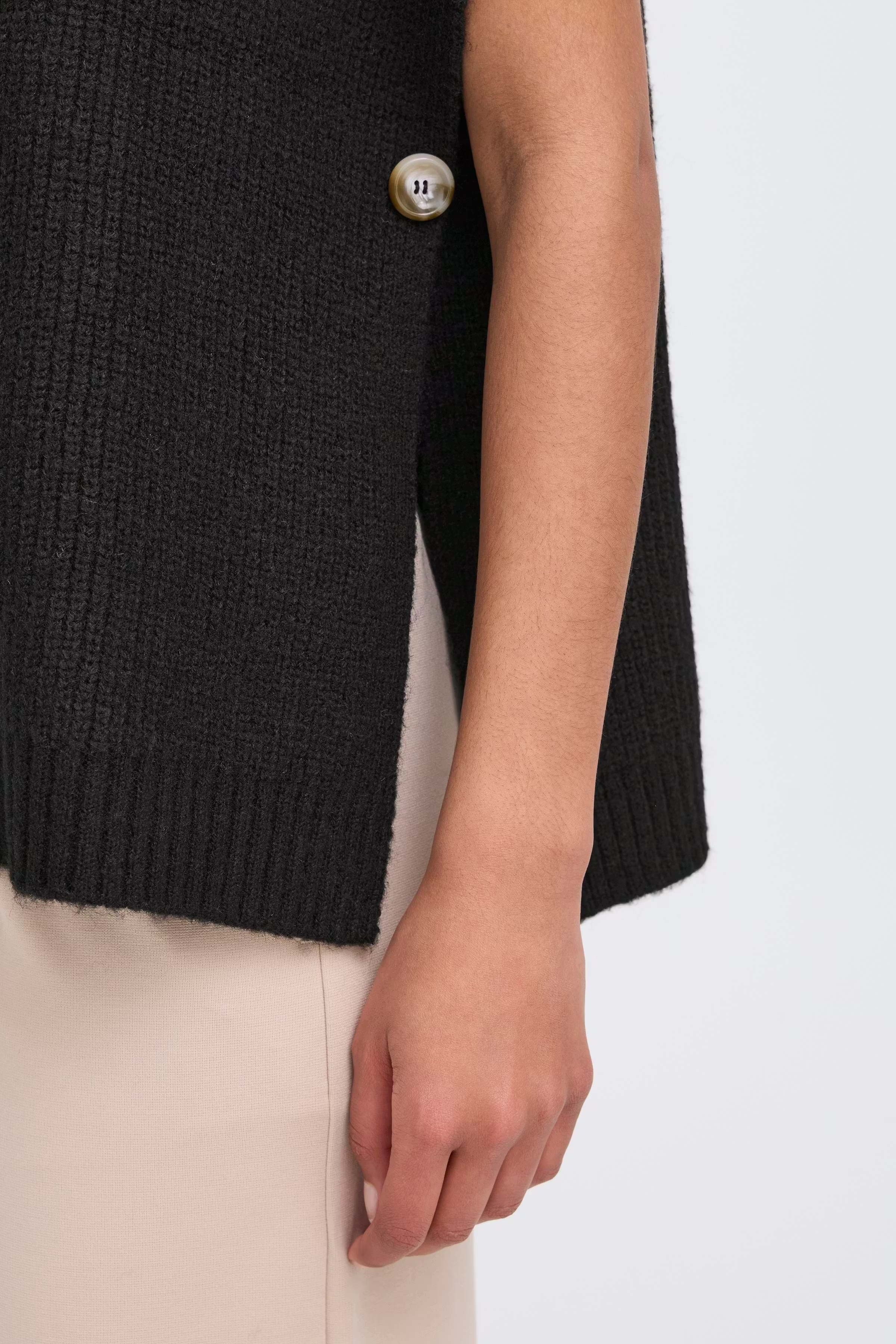 IAMAJA Poncho LOOKBOOK FRONT 20124762-194008