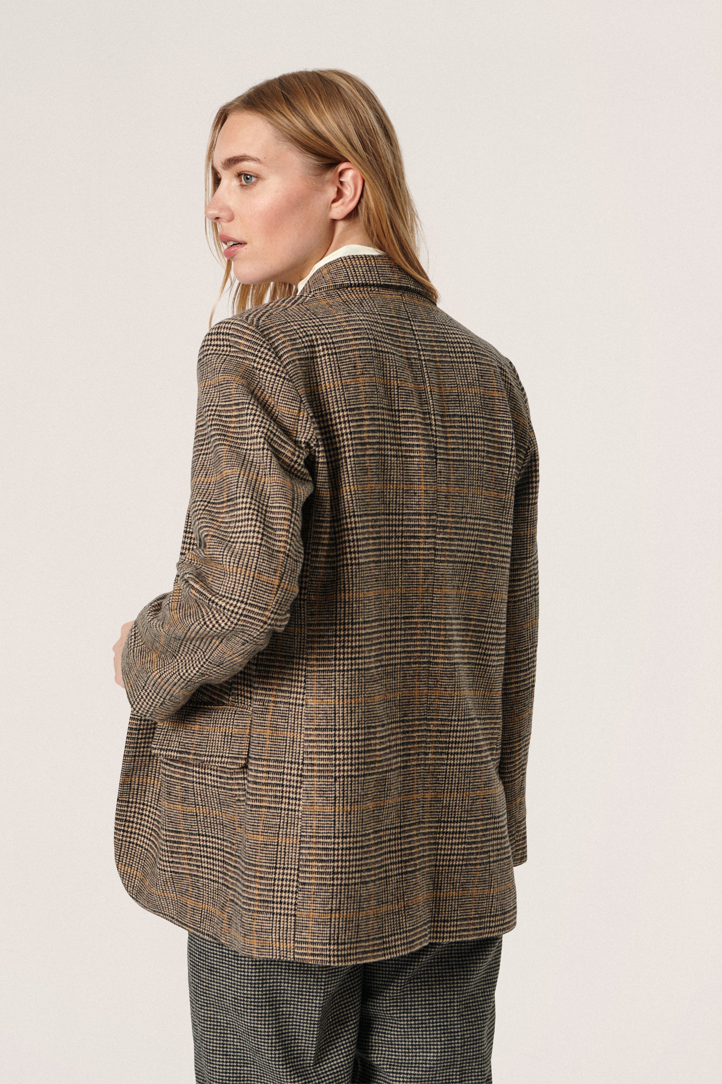 SLYara Blazer LOOKBOOK BACK 30406332-301500