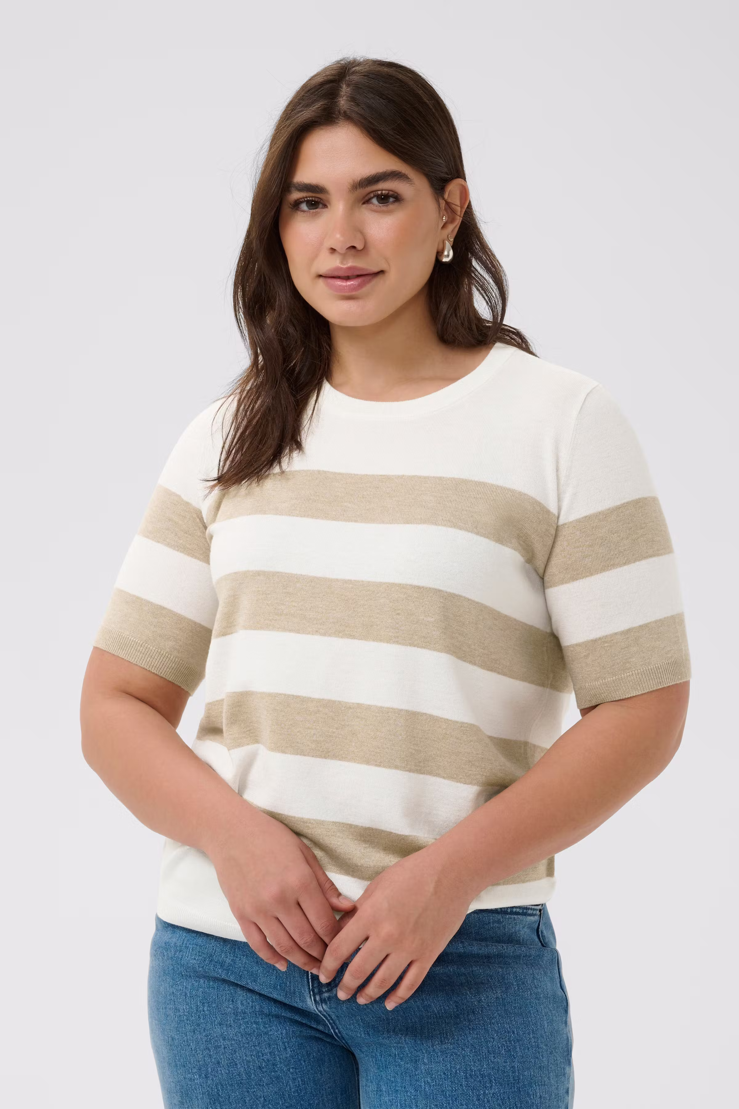 KClizzy Pullover LOOKBOOK FRONT 10582914-106619